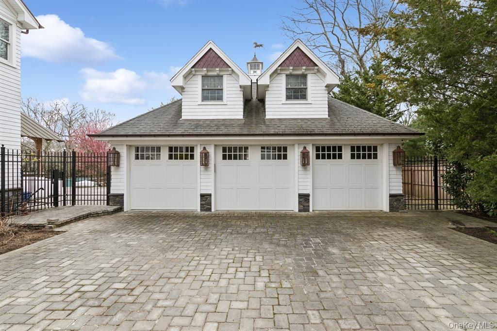 15 Carter Road, Hampton Bays, NY 11946