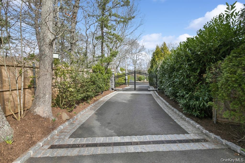 15 Carter Road, Hampton Bays, NY 11946