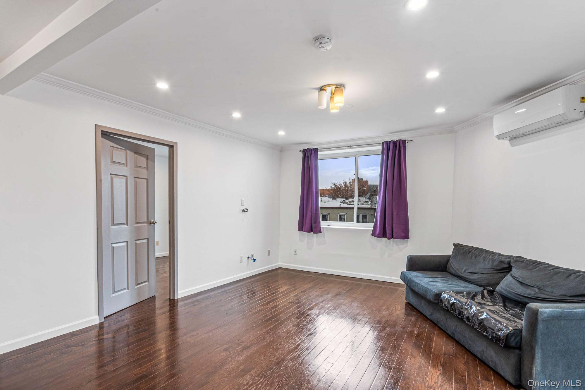 8115 Queens Boulevard # 3A, Elmhurst, NY 11373