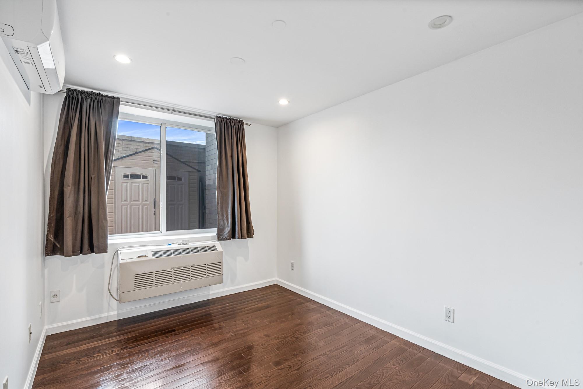 8115 Queens Boulevard # 3A, Elmhurst, NY 11373