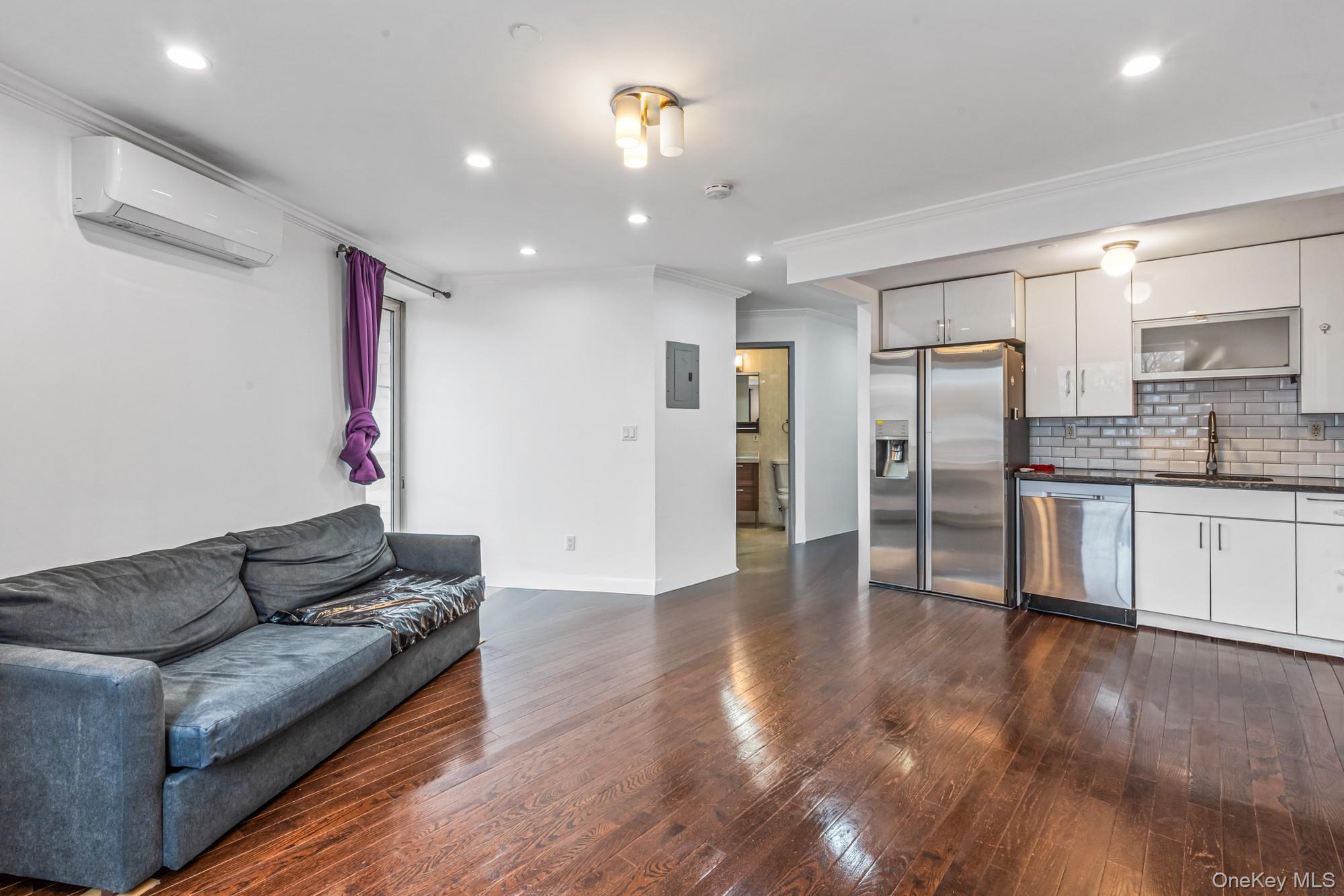 8115 Queens Boulevard # 3A, Elmhurst, NY 11373