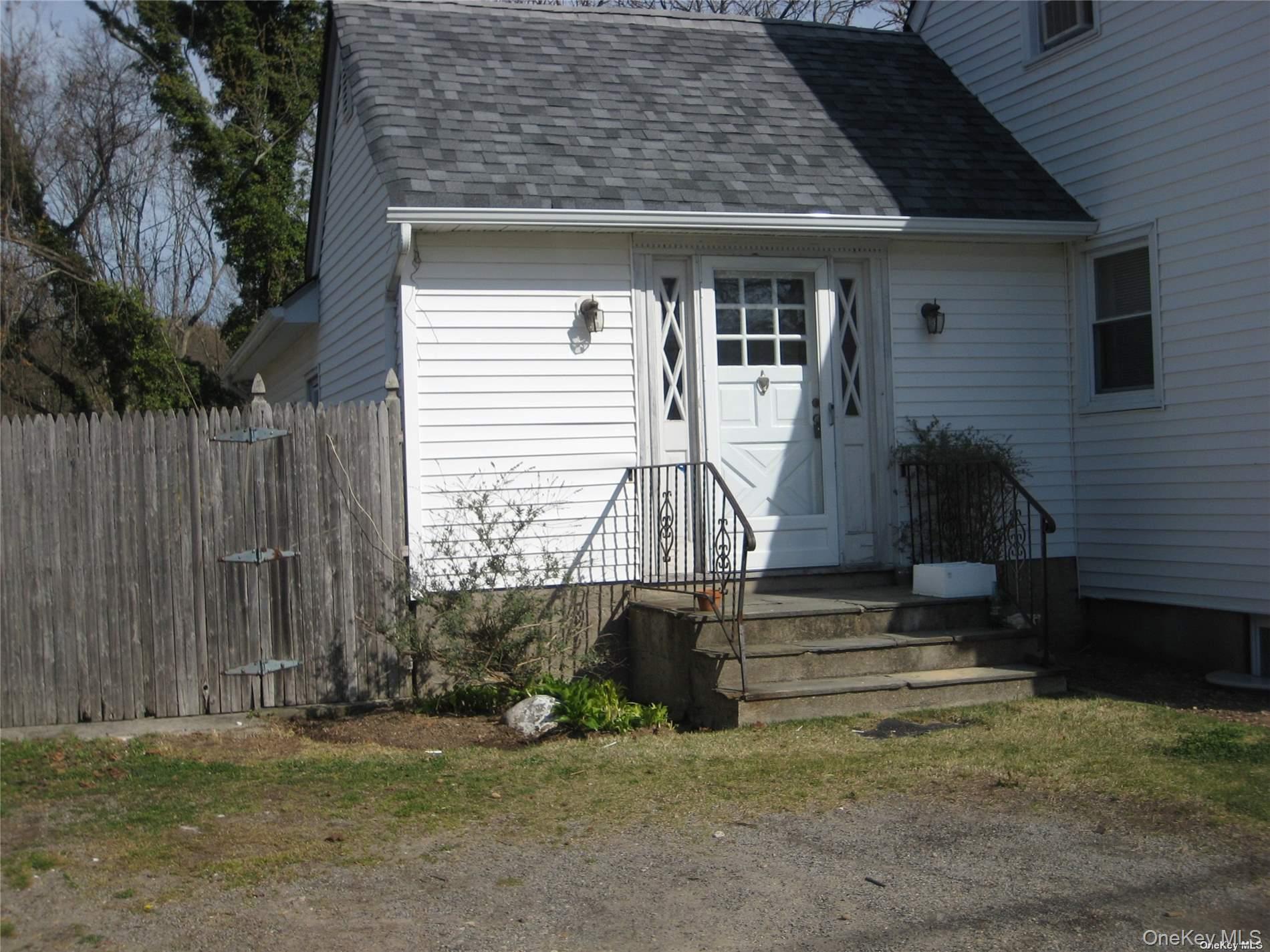 117 Blydenburg Avenue # B, Smithtown, NY 11787