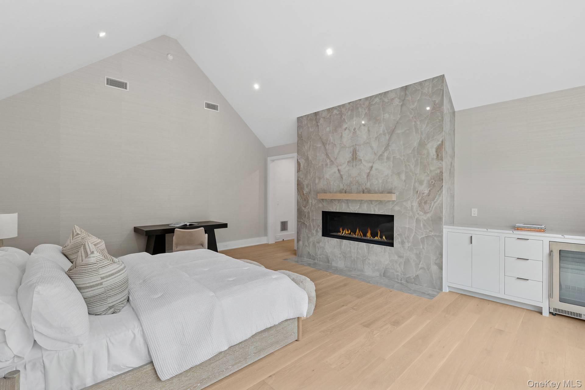 7 Lee Lane, Wainscott, NY 11975