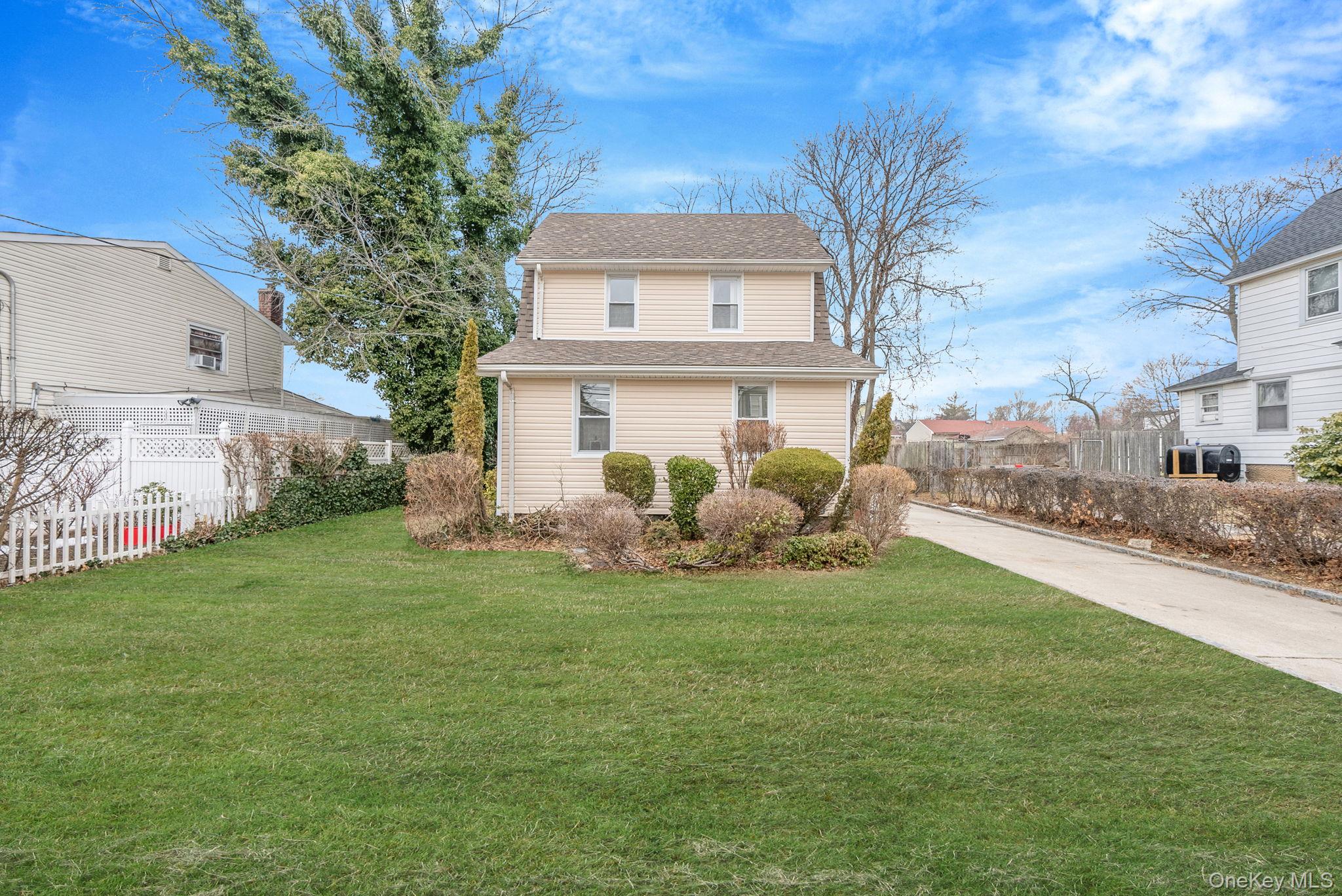 33 Willow Avenue, Freeport, NY 11520