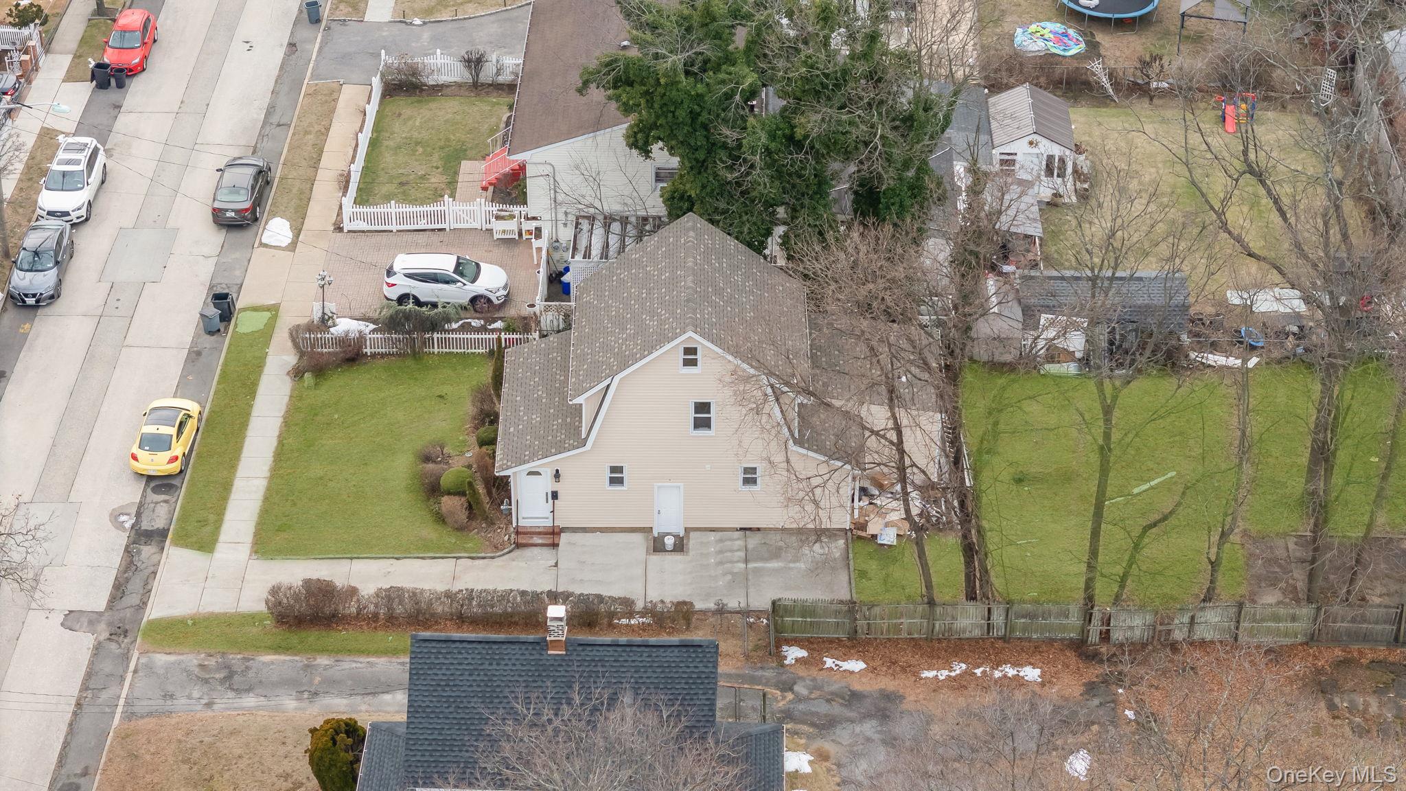 33 Willow Avenue, Freeport, NY 11520