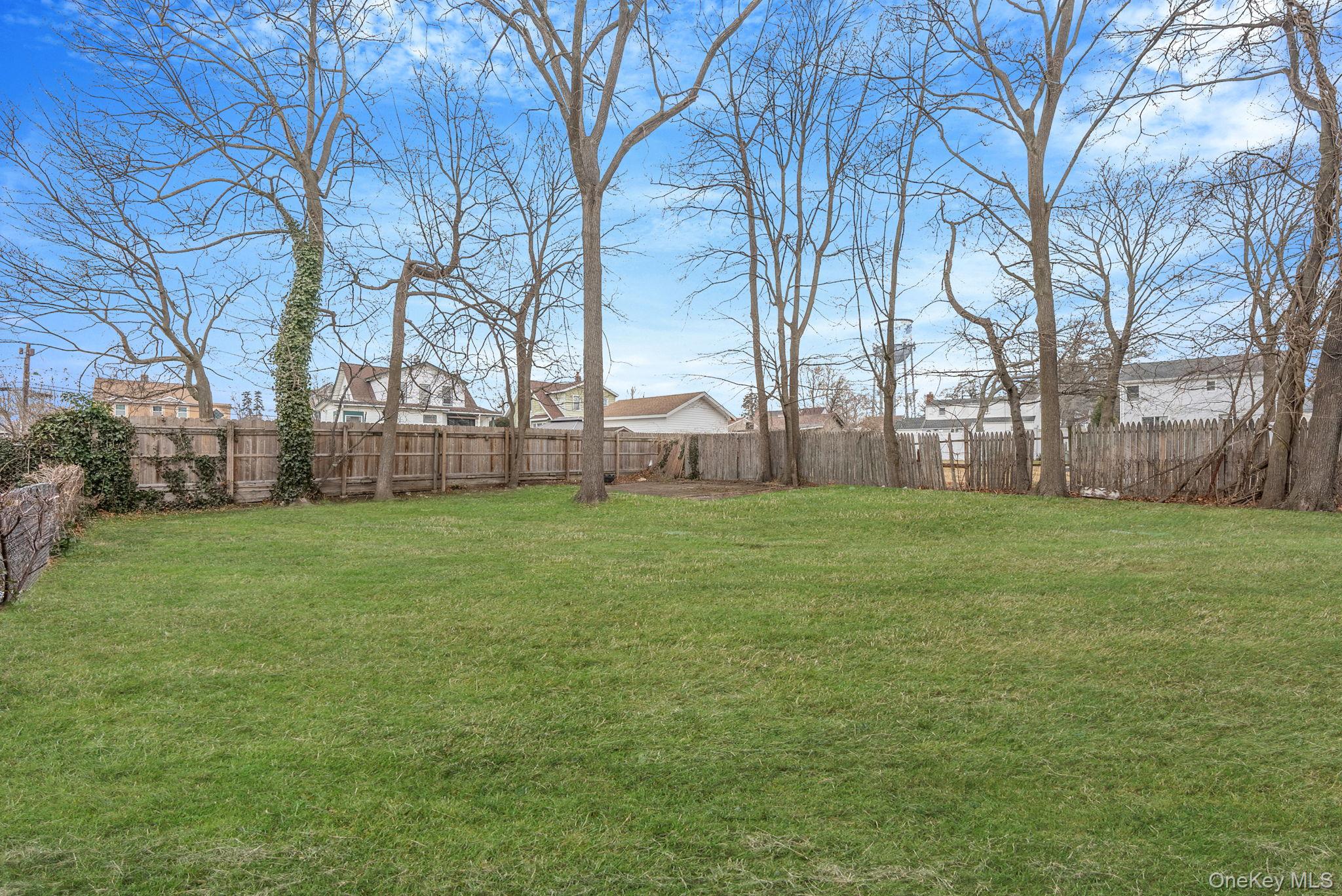 33 Willow Avenue, Freeport, NY 11520