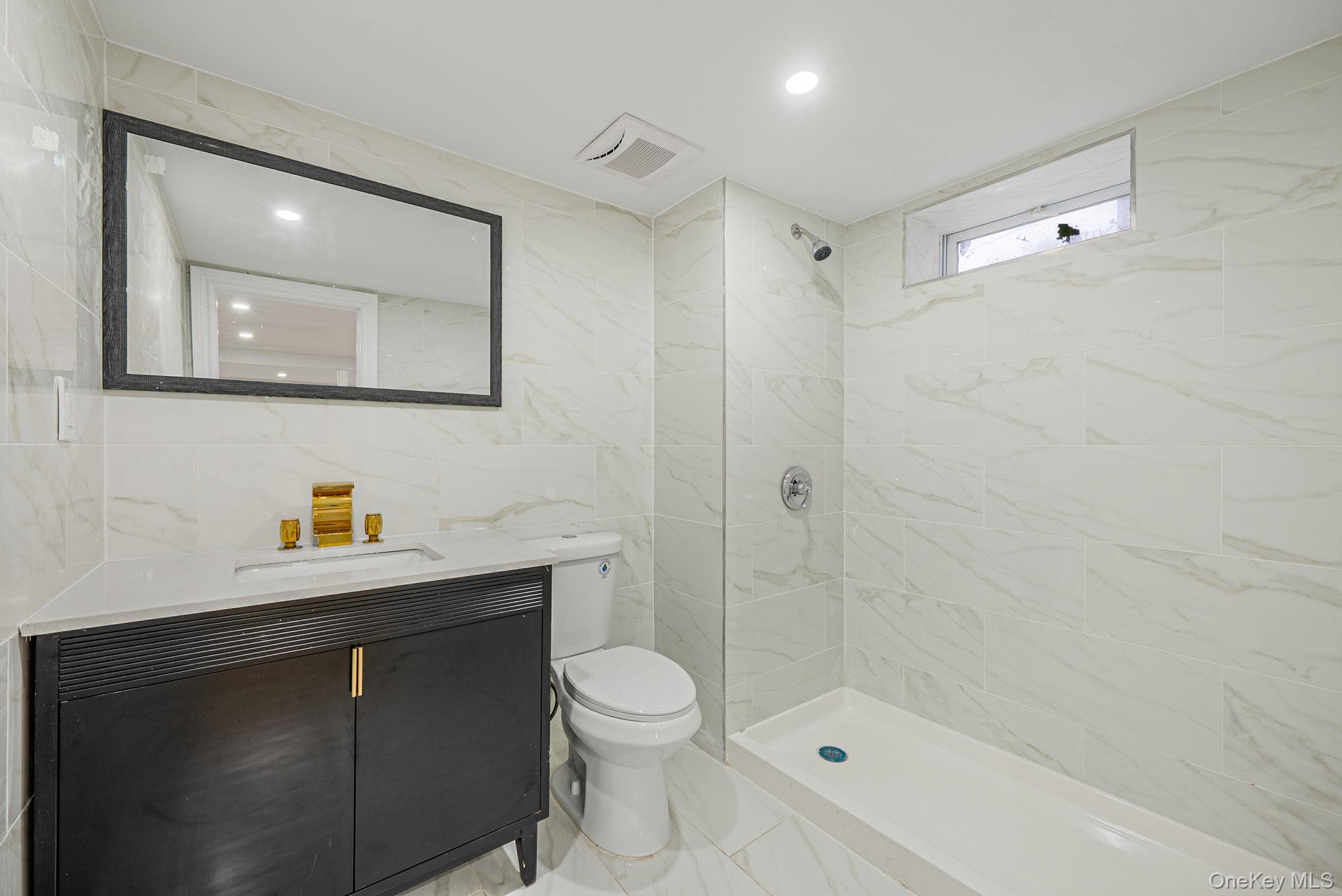 33 Willow Avenue, Freeport, NY 11520