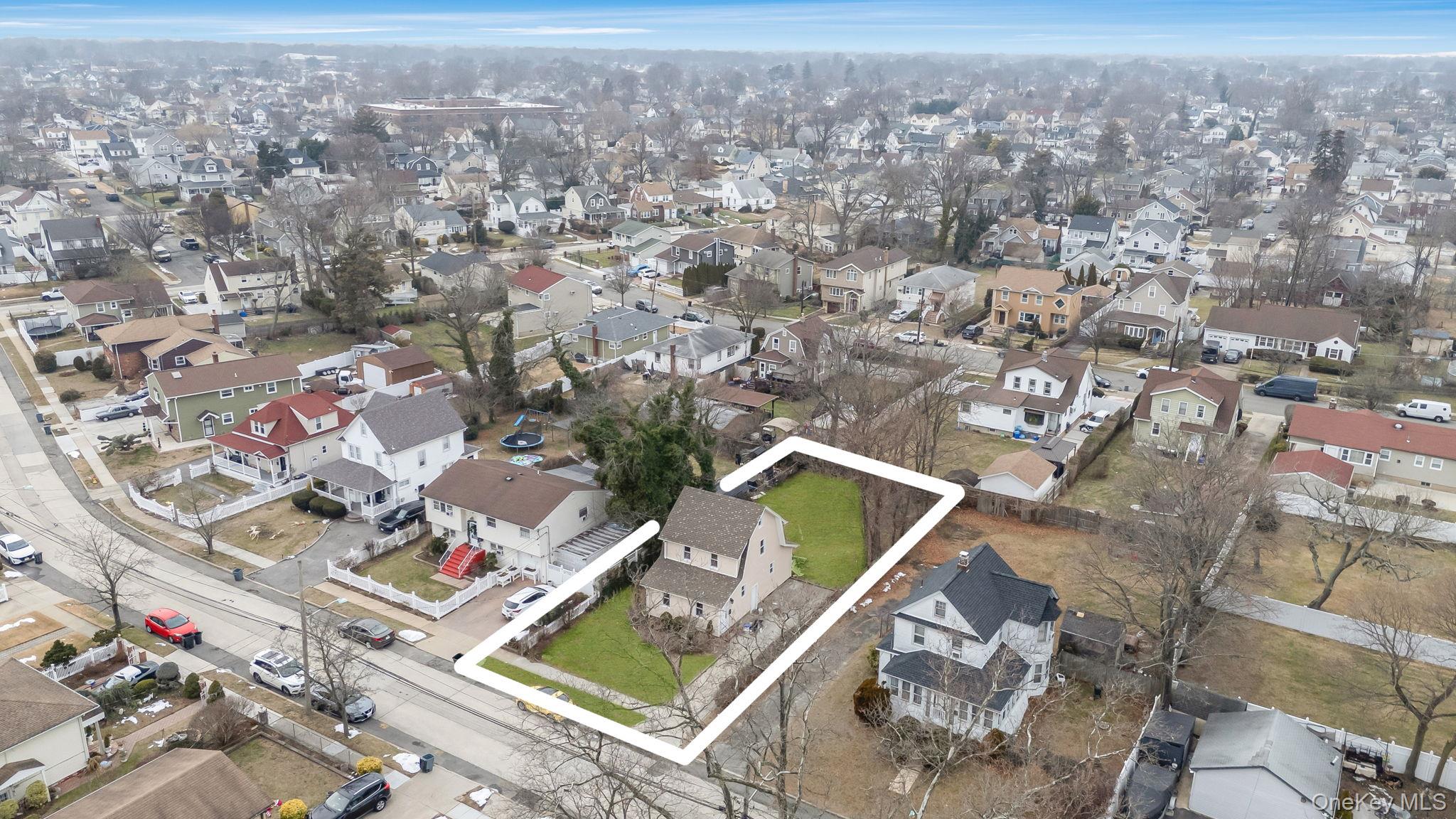 33 Willow Avenue, Freeport, NY 11520