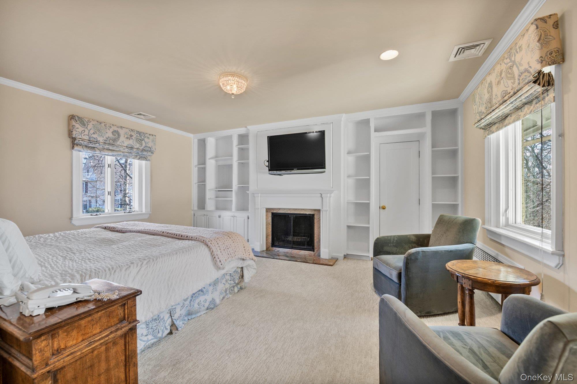 10 Clover Drive, Great Neck, NY 11021