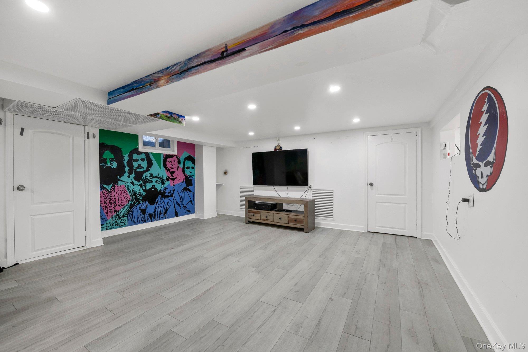 10 Clover Drive, Great Neck, NY 11021