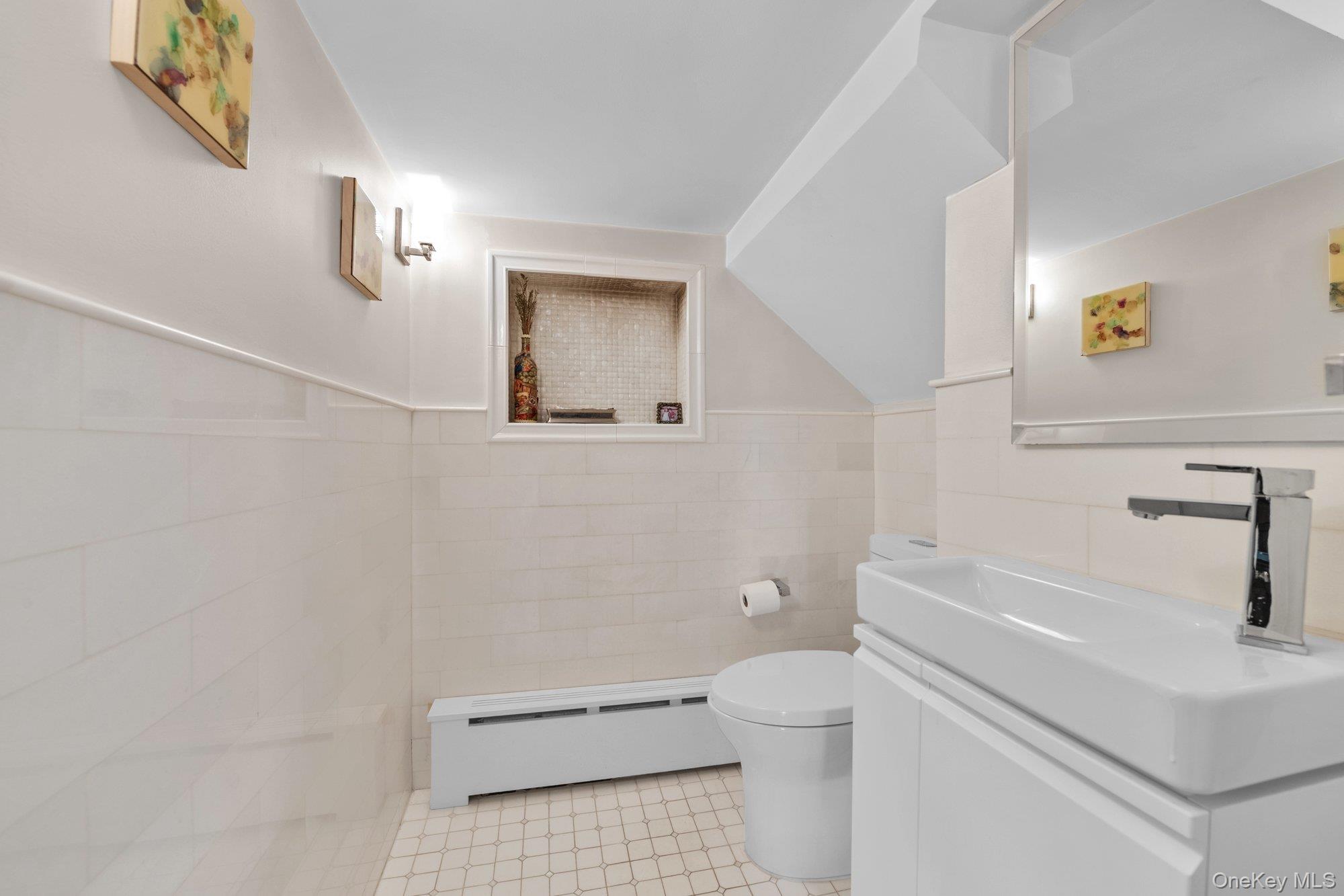 10 Clover Drive, Great Neck, NY 11021