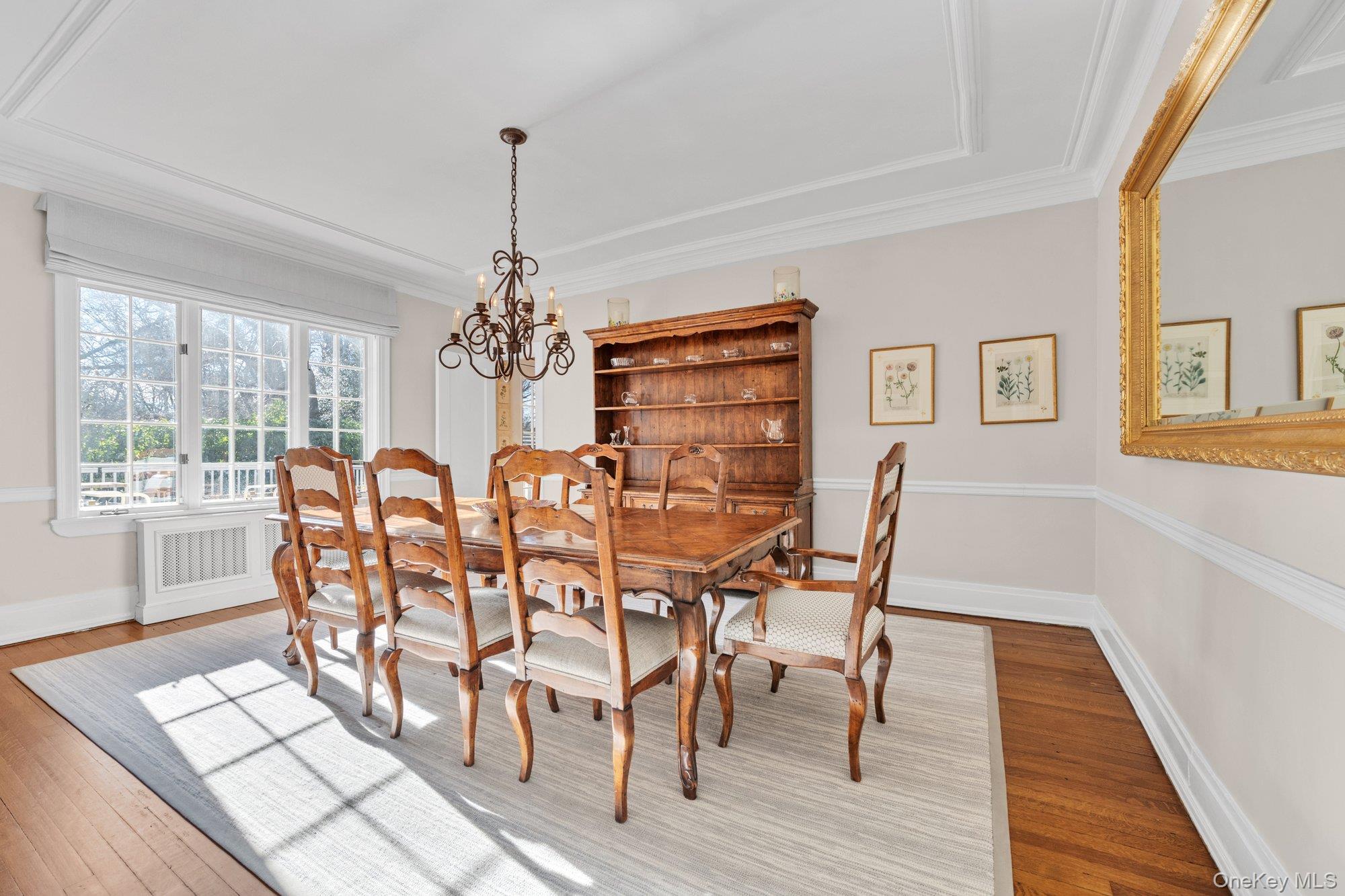 10 Clover Drive, Great Neck, NY 11021