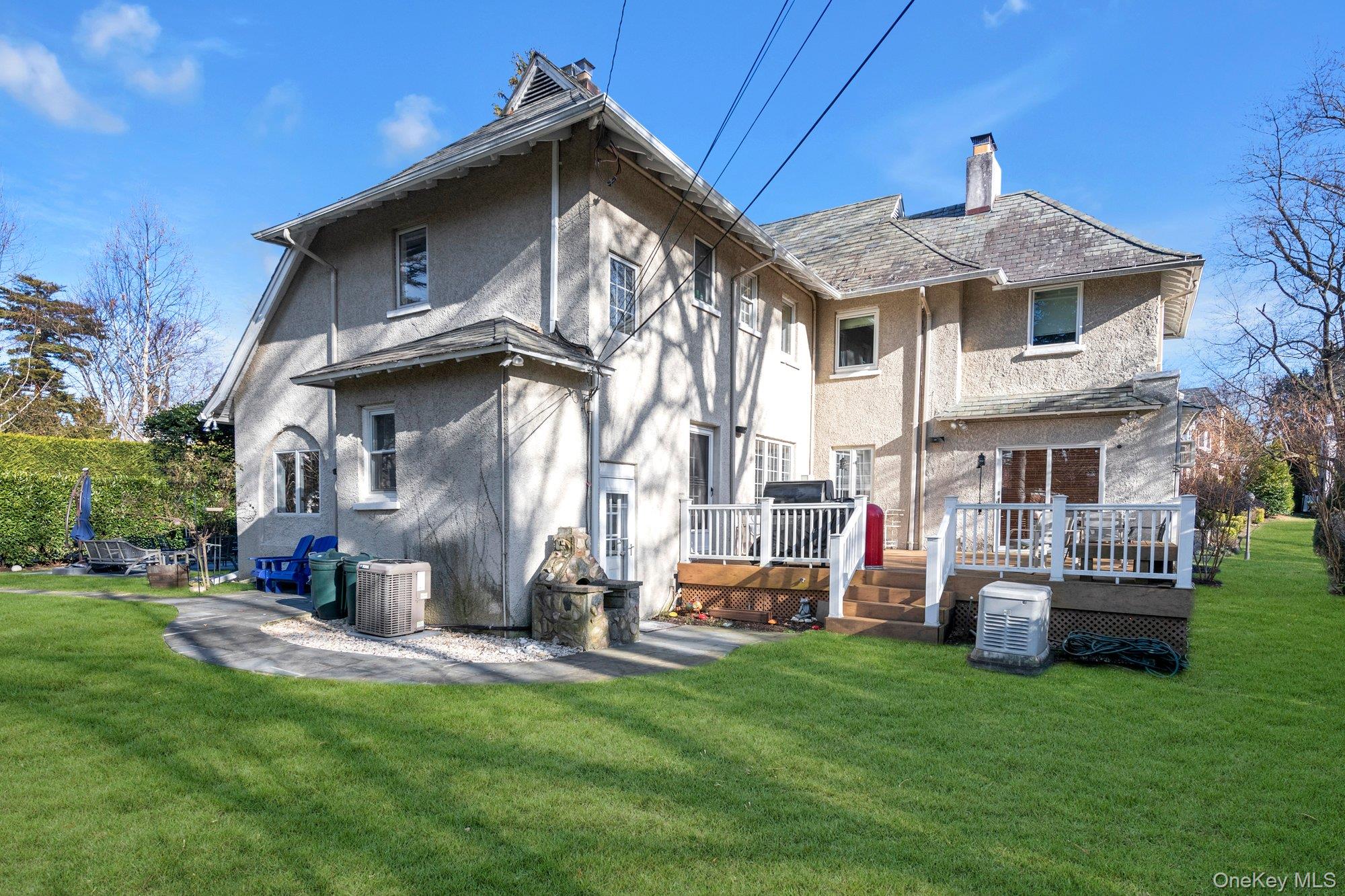 10 Clover Drive, Great Neck, NY 11021