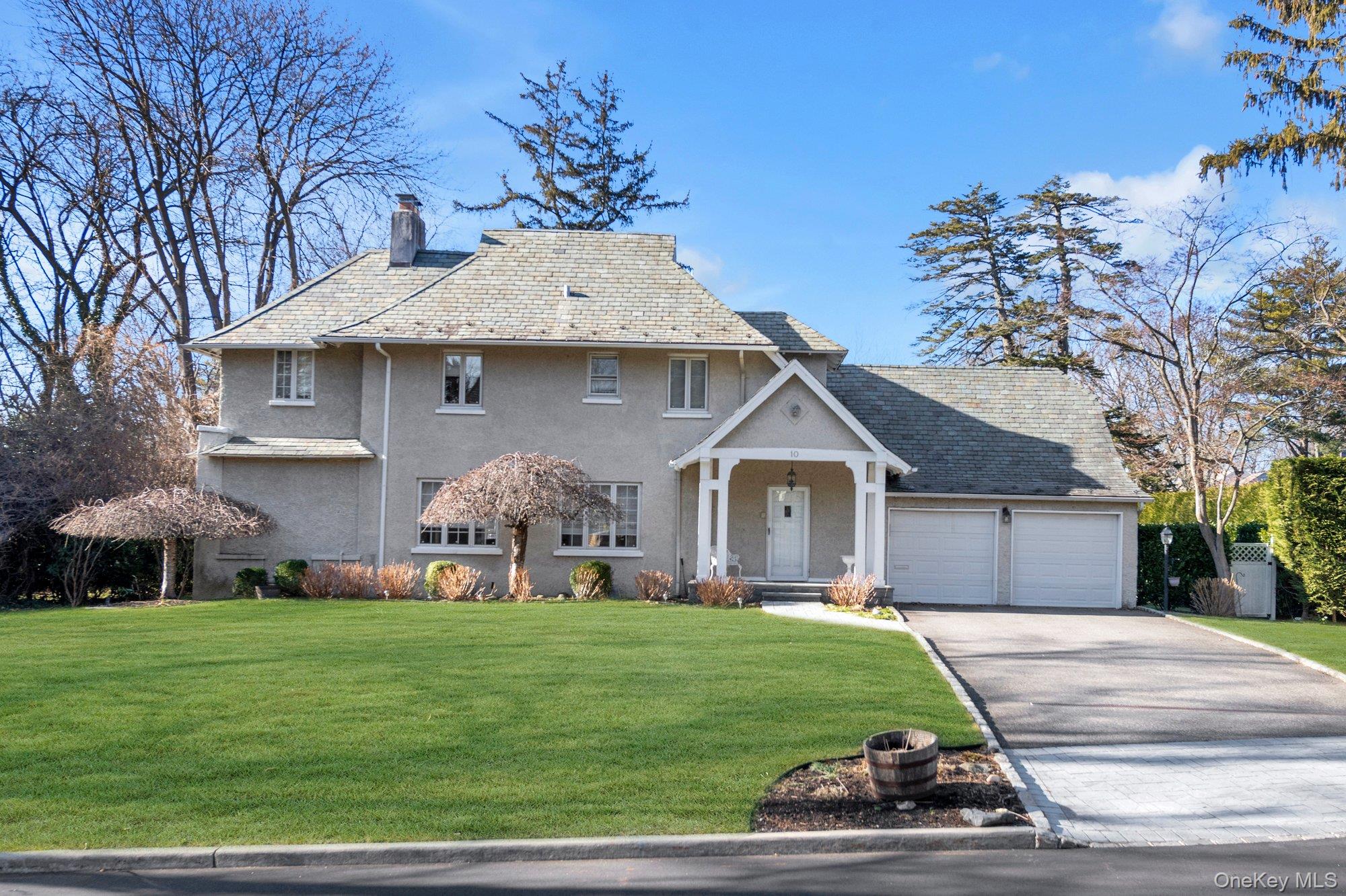 10 Clover Drive, Great Neck, NY 11021