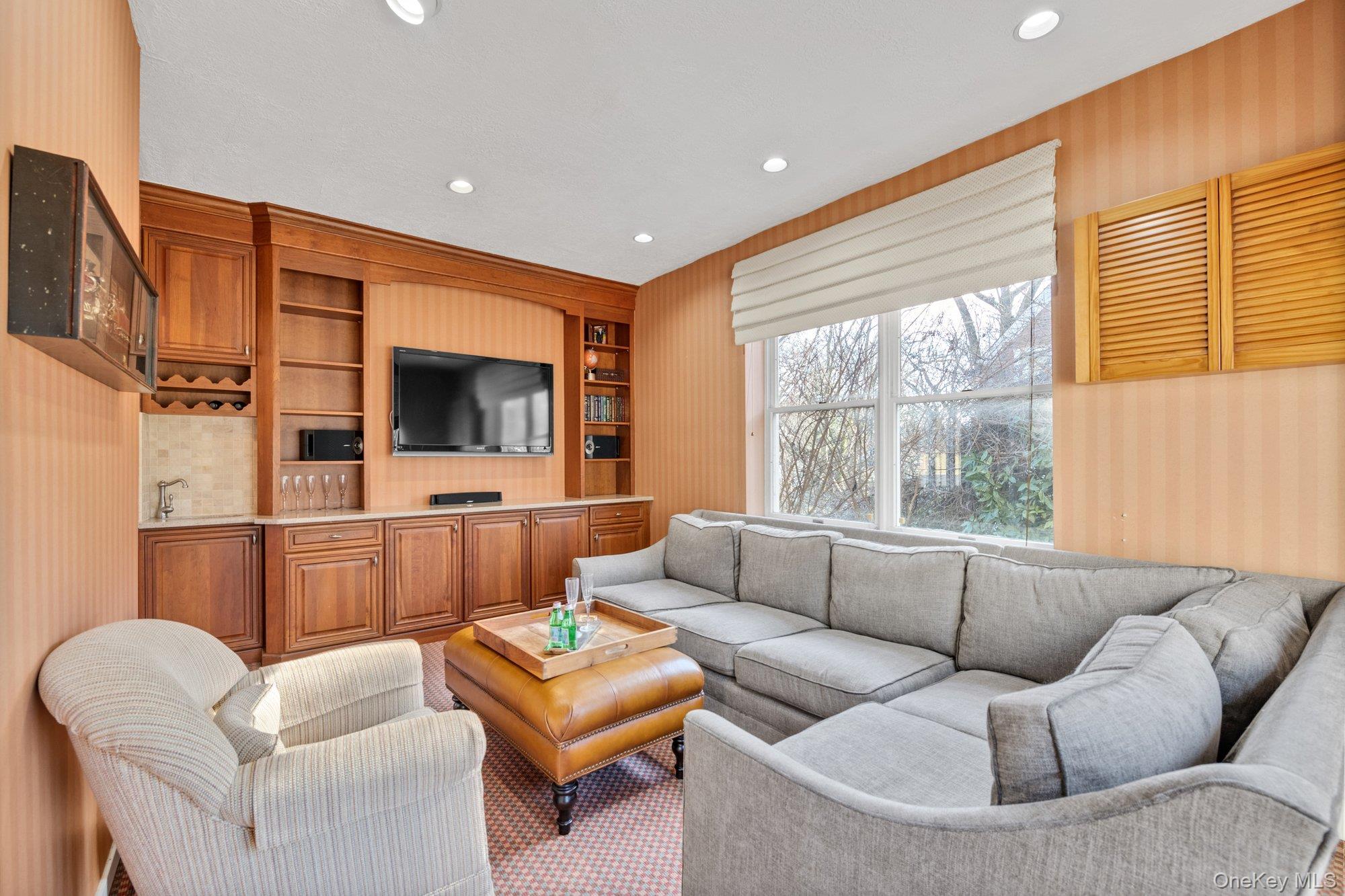 10 Clover Drive, Great Neck, NY 11021