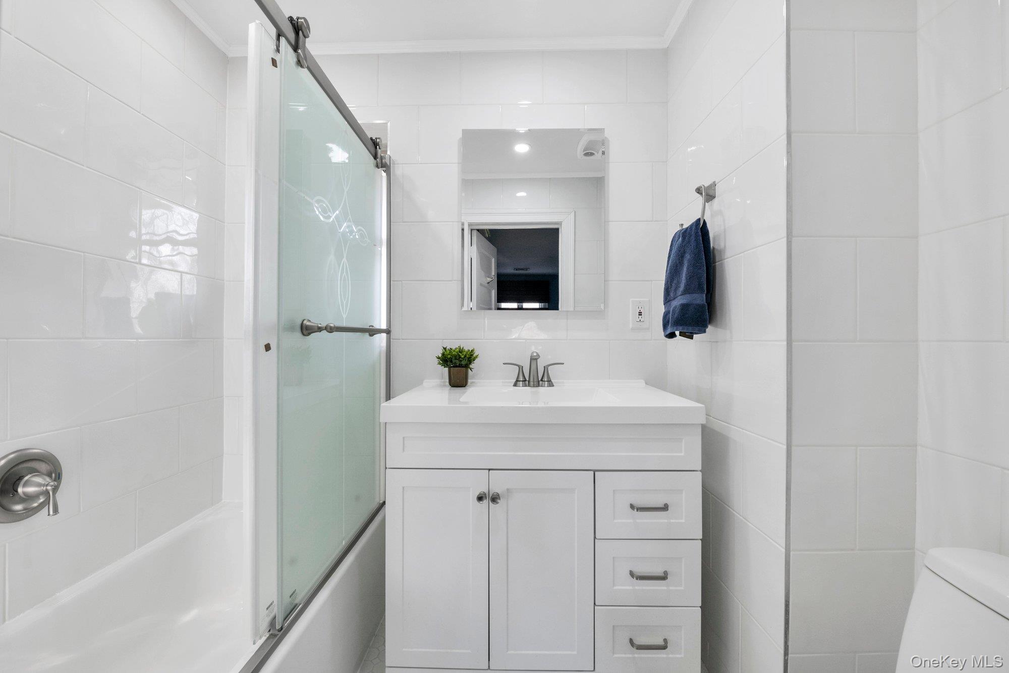 10 Clover Drive, Great Neck, NY 11021