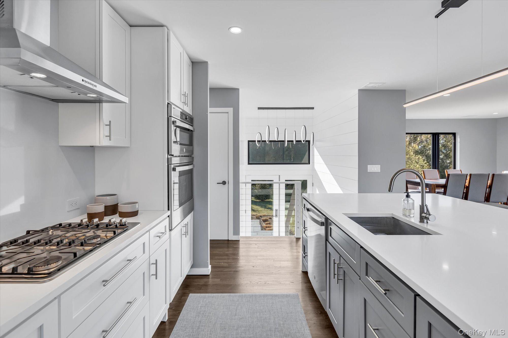 40 Knollwood Drive, Southampton, NY 11968