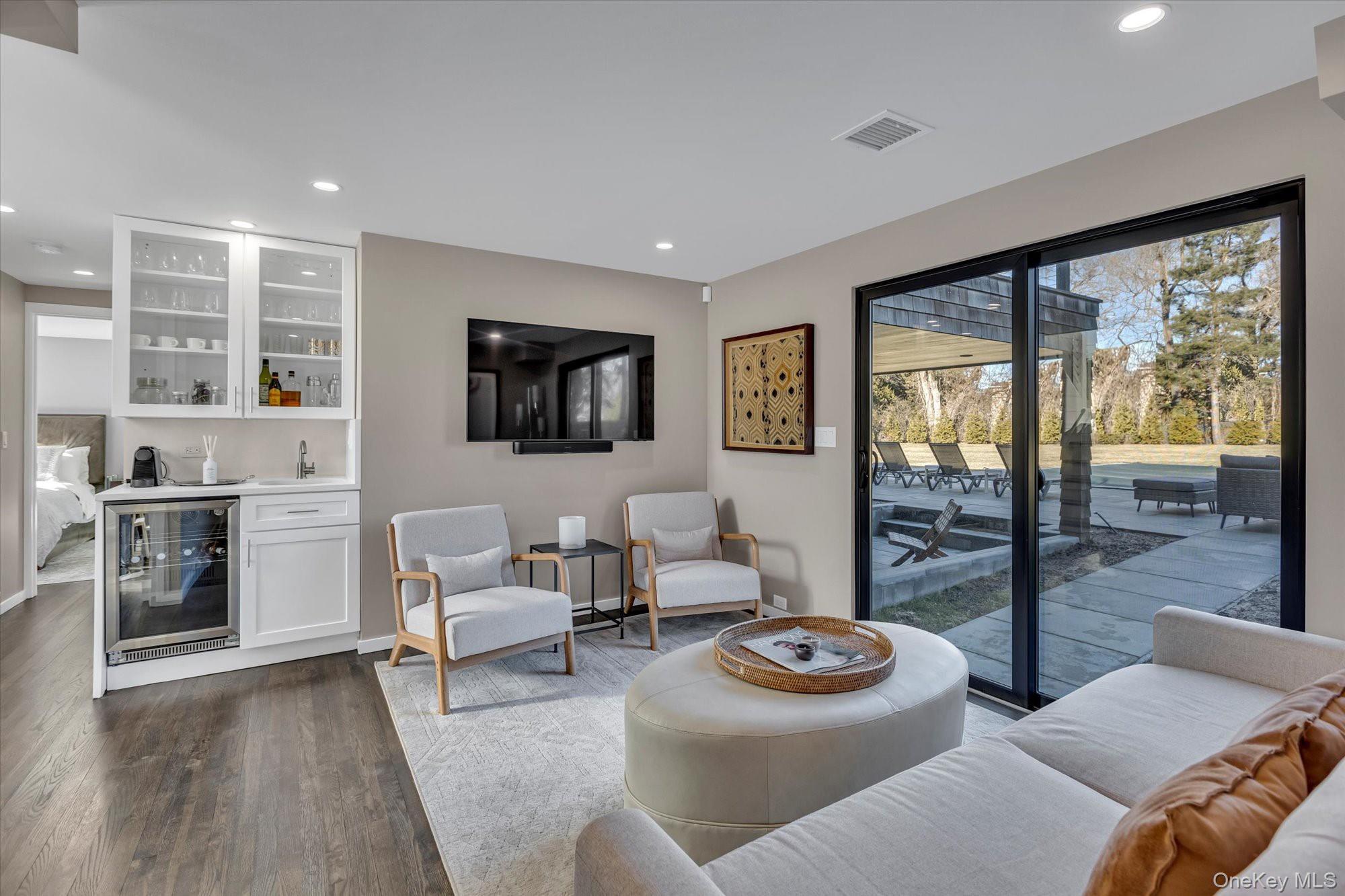 40 Knollwood Drive, Southampton, NY 11968