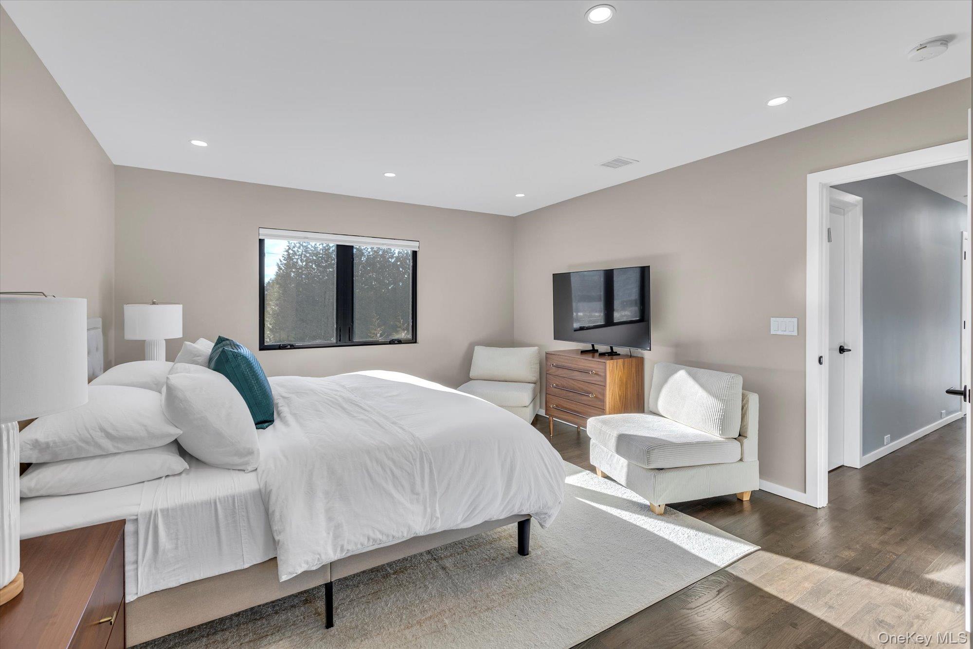 40 Knollwood Drive, Southampton, NY 11968