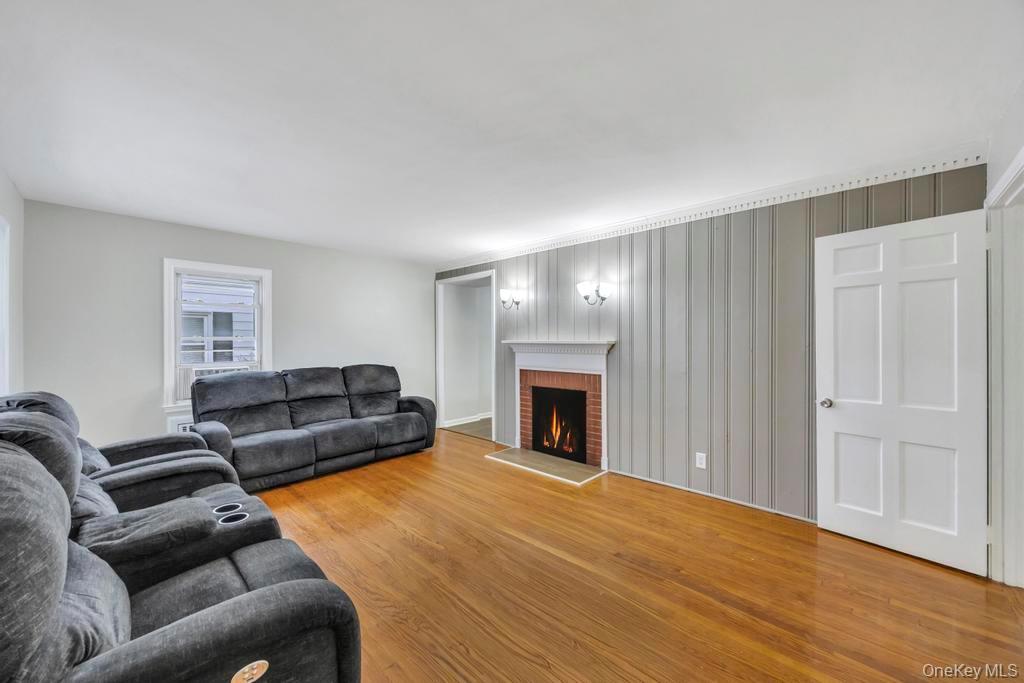 88 Krug Place, Mineola, NY 11501