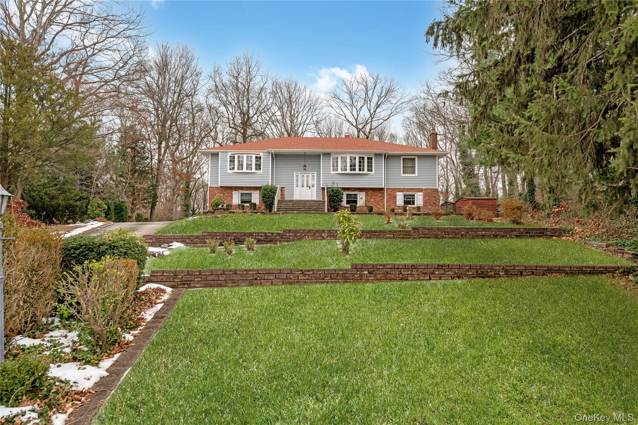 4 Danville Court, Greenlawn, NY 11740