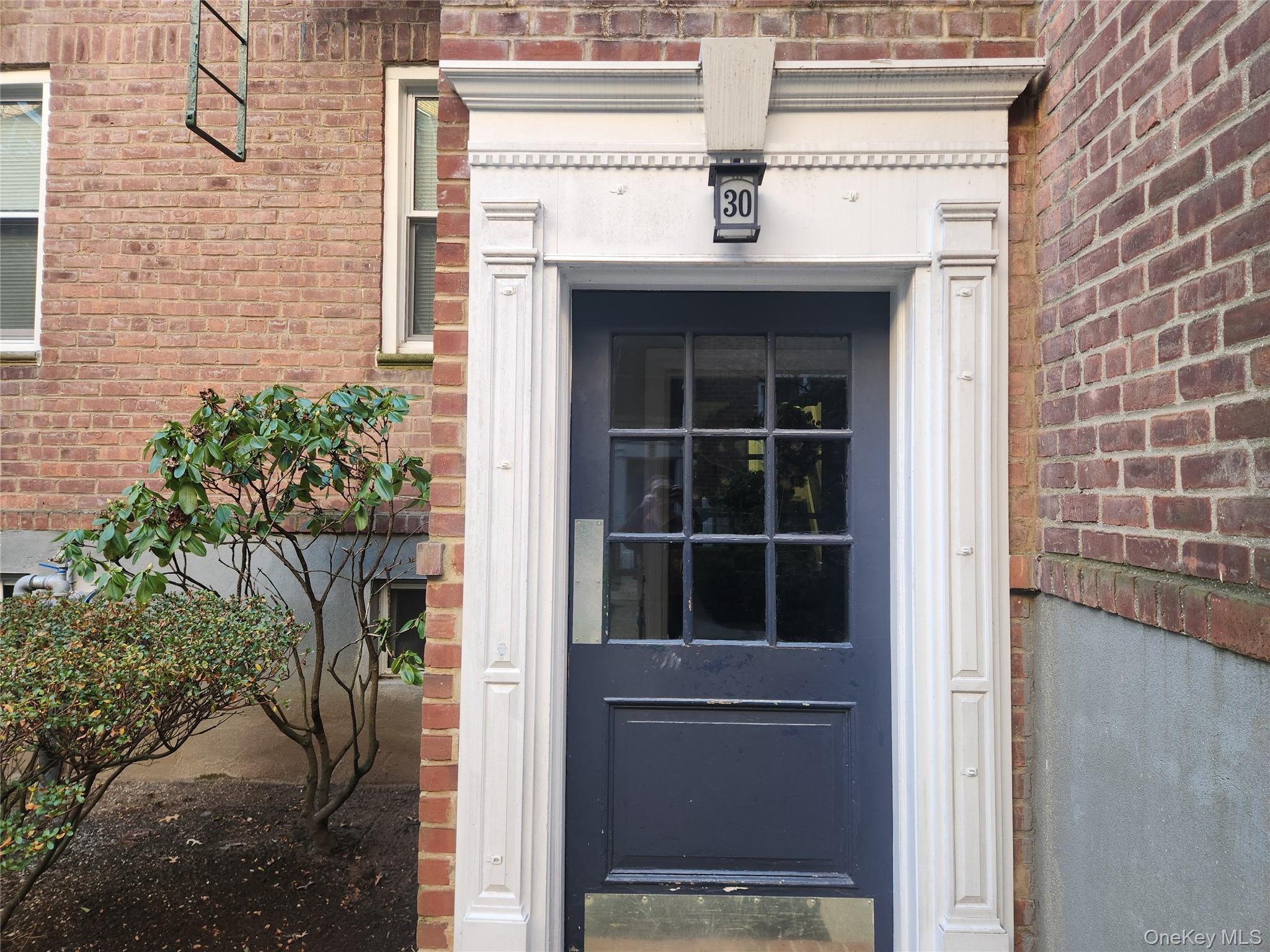 30 Cathedral Avenue # 6B, Hempstead, NY 11550