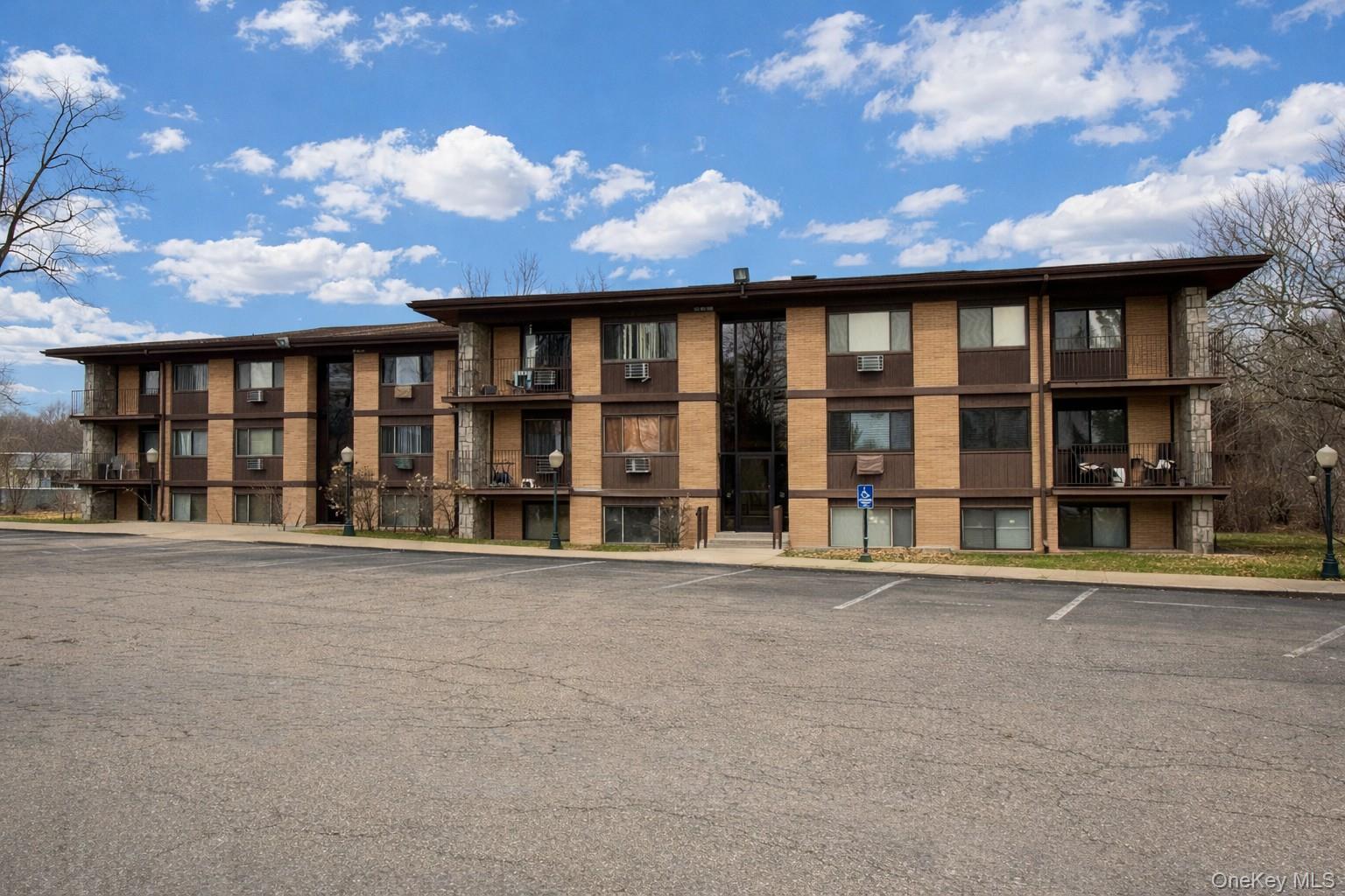 10 Oakwood Terrace # 88, New Windsor, NY 12553