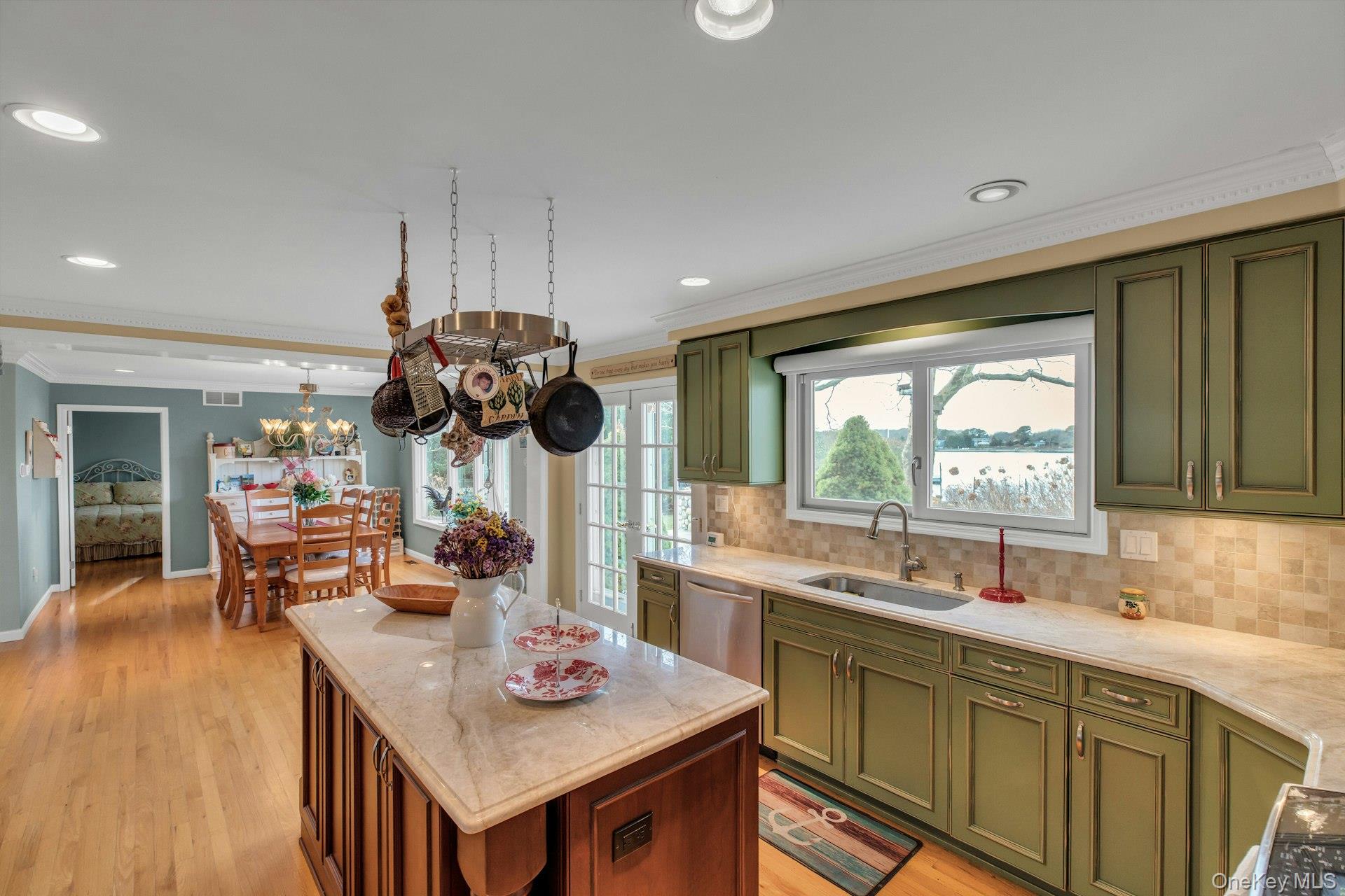 26 Oak Lane, Hampton Bays, NY 11946