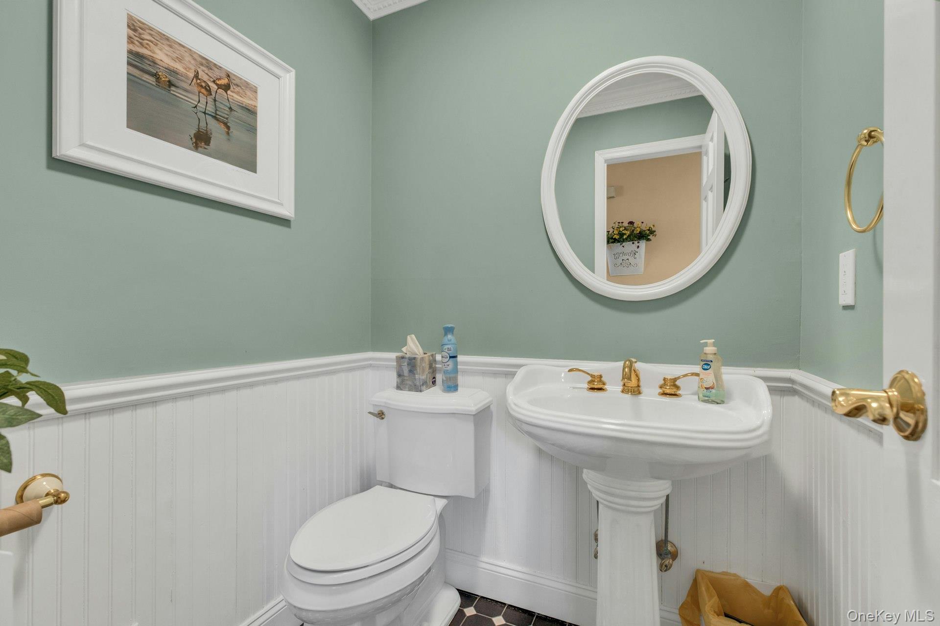 26 Oak Lane, Hampton Bays, NY 11946