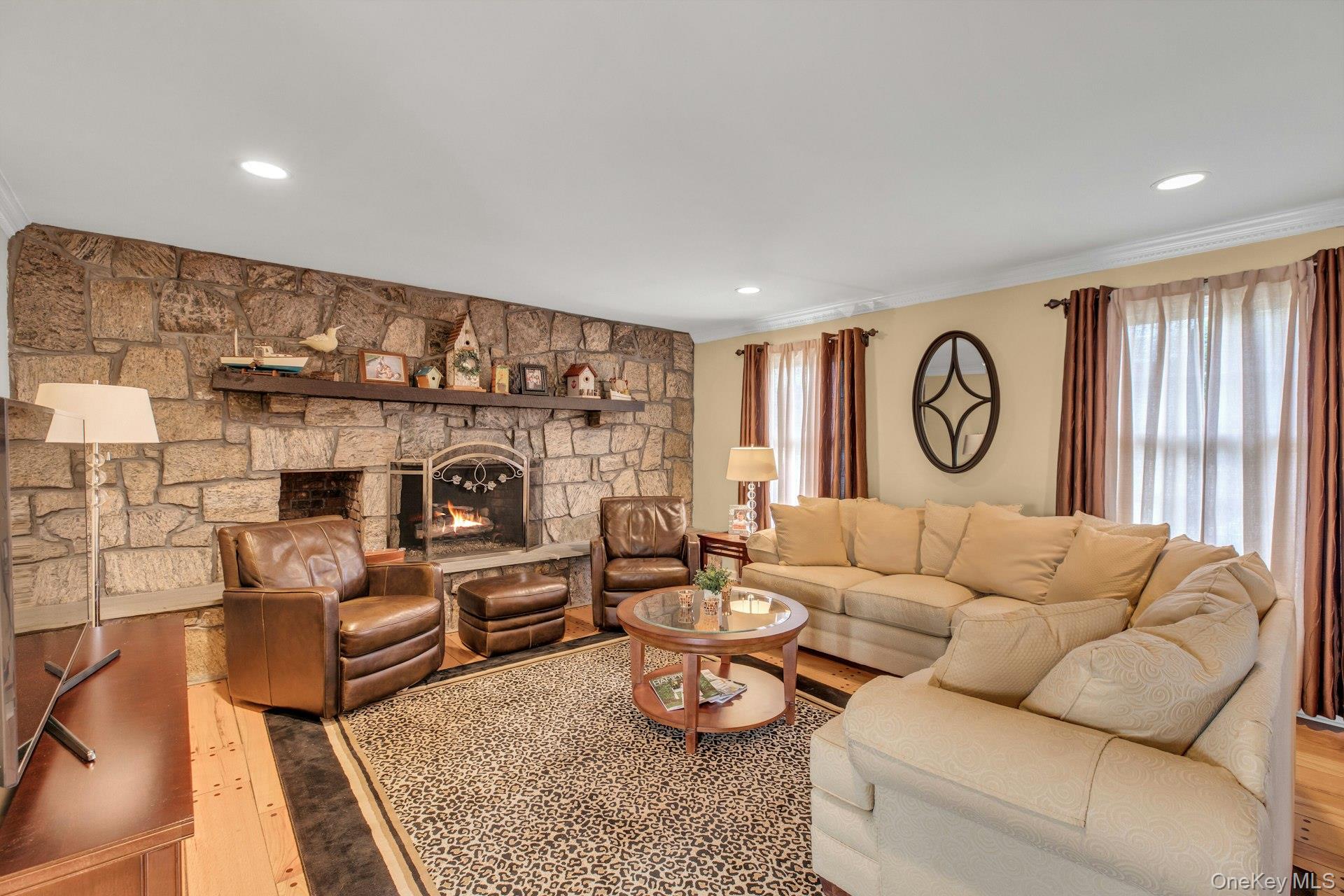 26 Oak Lane, Hampton Bays, NY 11946