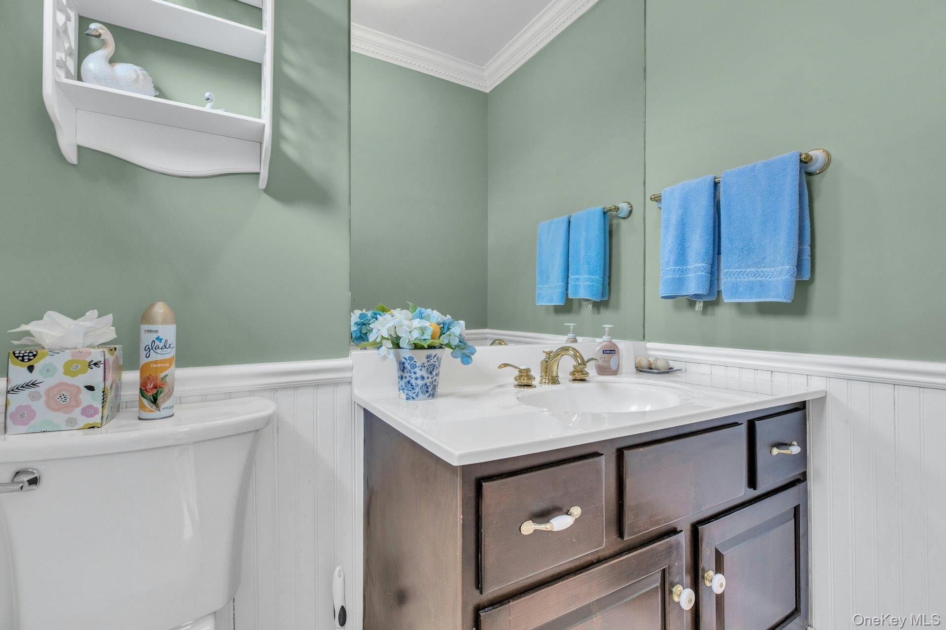 26 Oak Lane, Hampton Bays, NY 11946