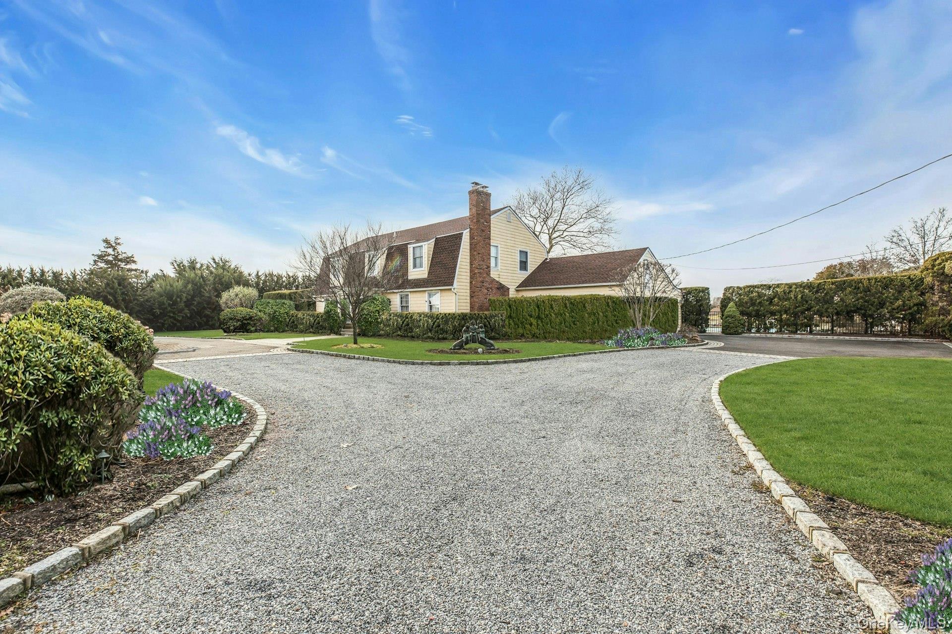 26 Oak Lane, Hampton Bays, NY 11946