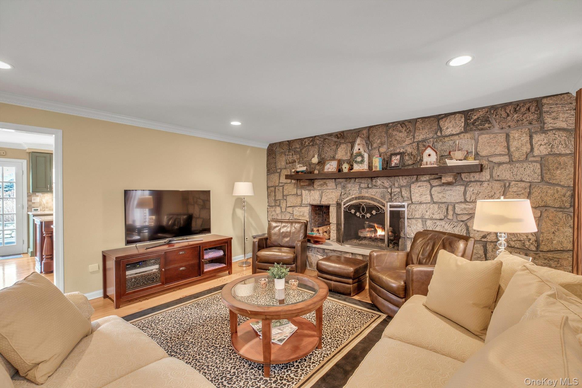 26 Oak Lane, Hampton Bays, NY 11946