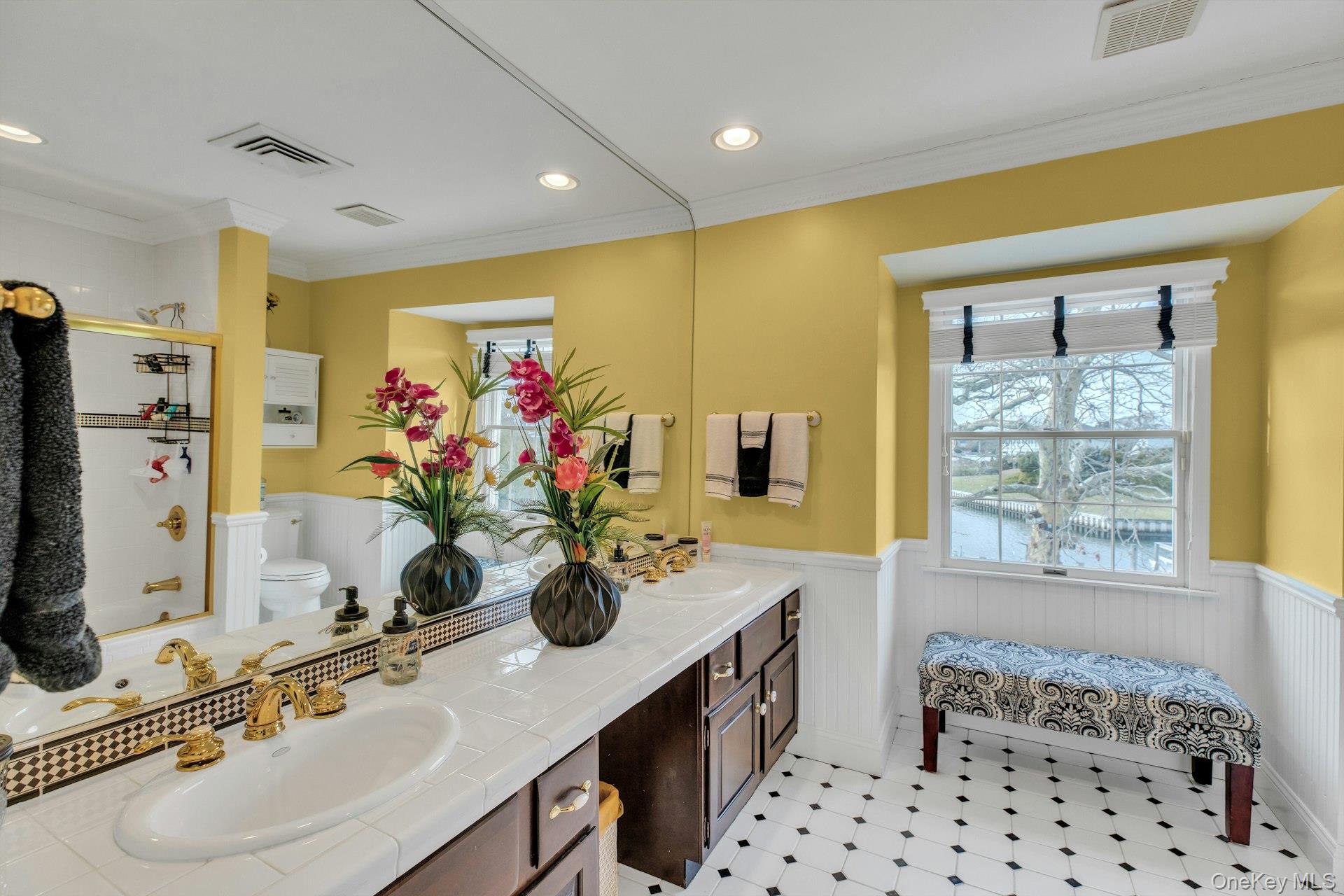 26 Oak Lane, Hampton Bays, NY 11946