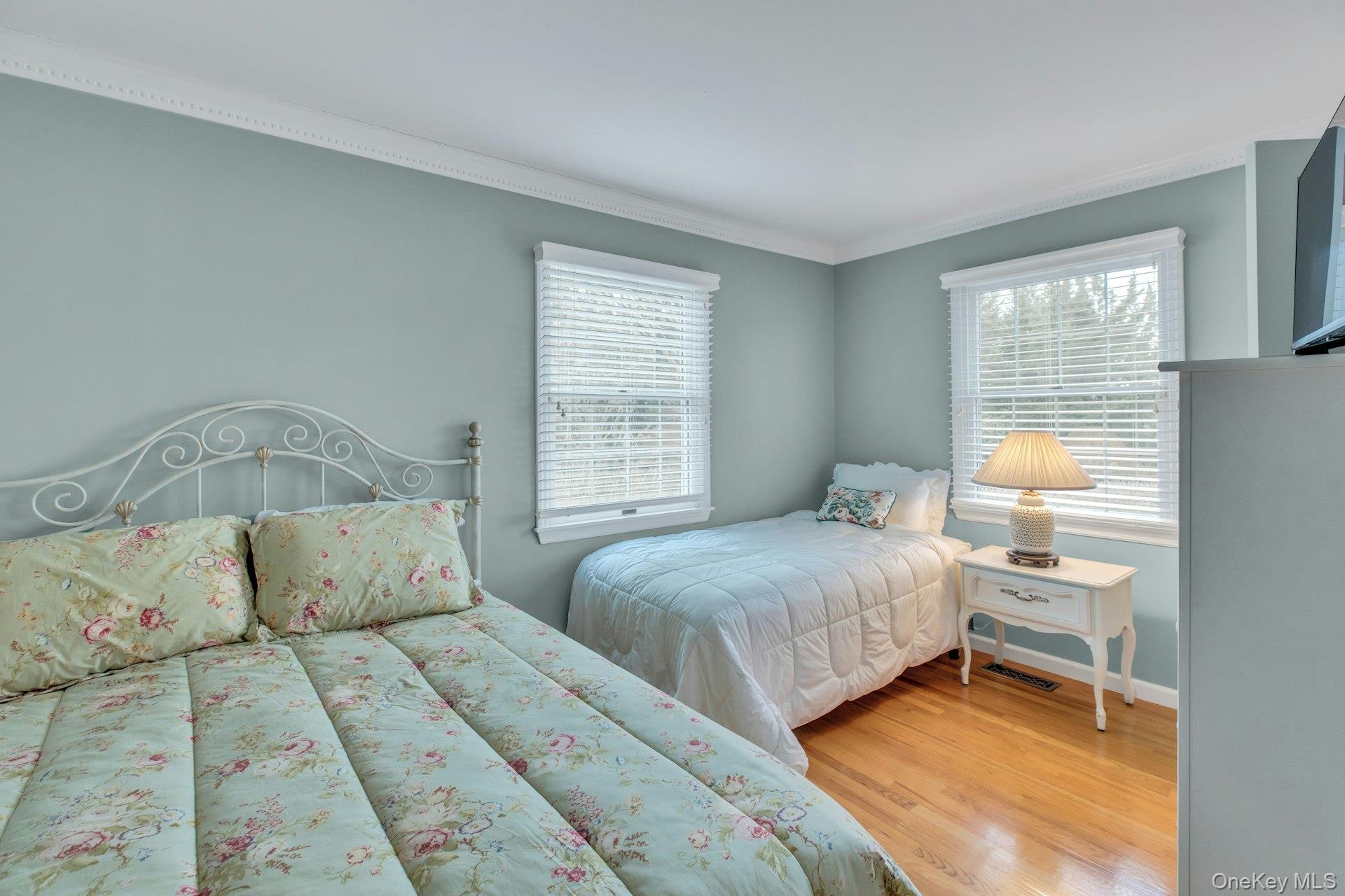 26 Oak Lane, Hampton Bays, NY 11946