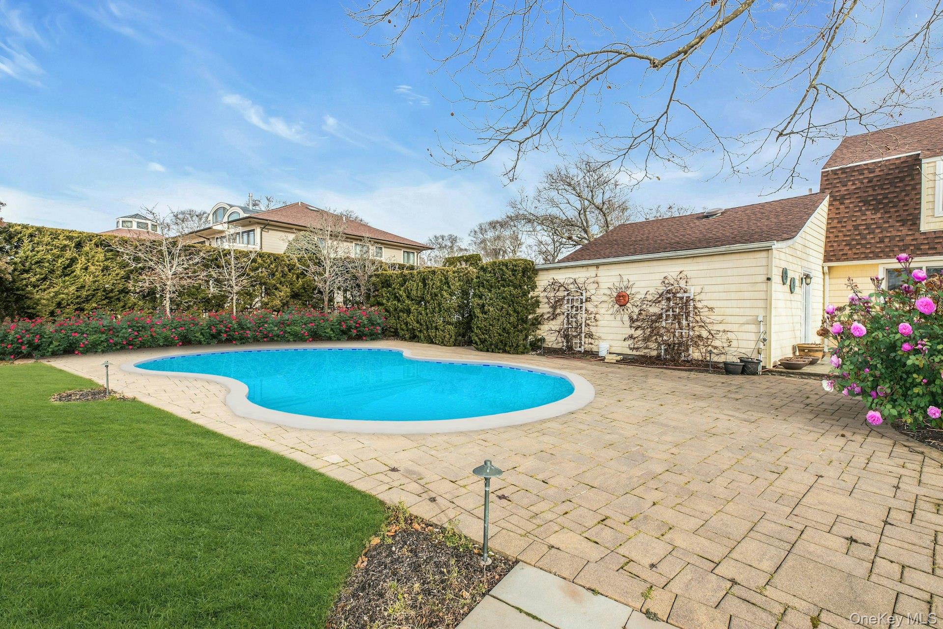 26 Oak Lane, Hampton Bays, NY 11946