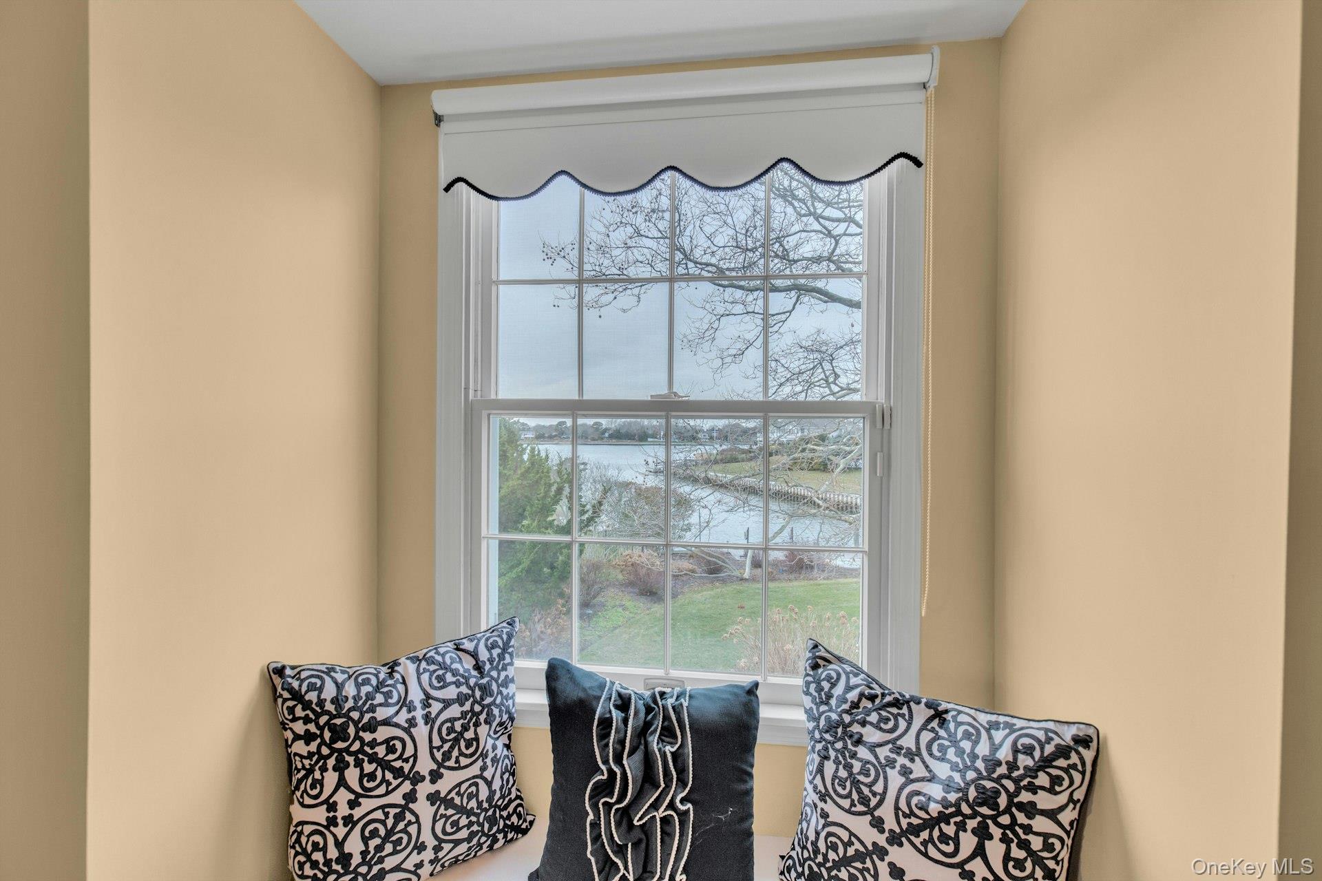 26 Oak Lane, Hampton Bays, NY 11946