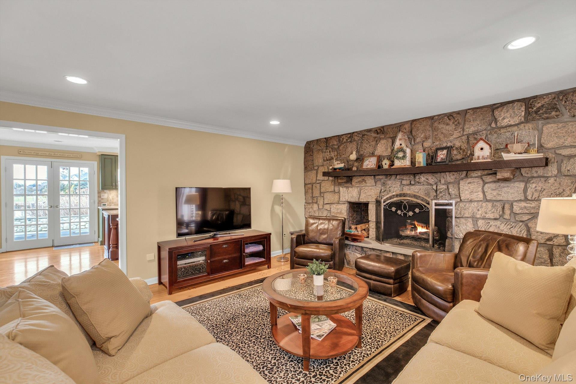 26 Oak Lane, Hampton Bays, NY 11946