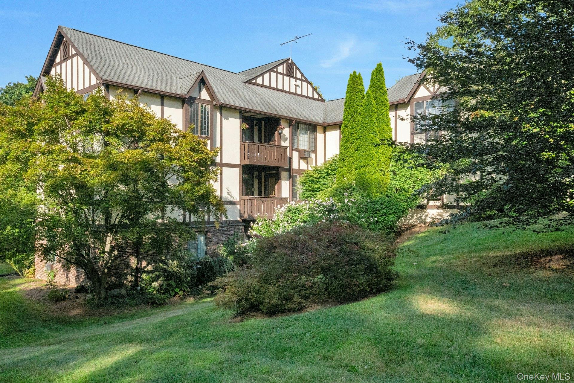 60 Foxwood Drive # 2, Pleasantville, NY 10570