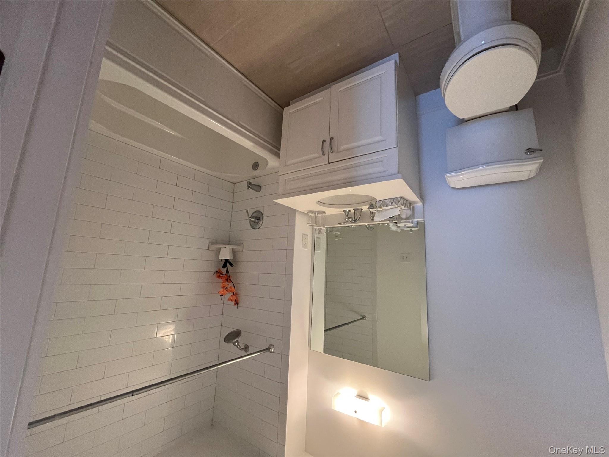 535 Marina Pointe Drive # 535, East Rockaway, NY 11518