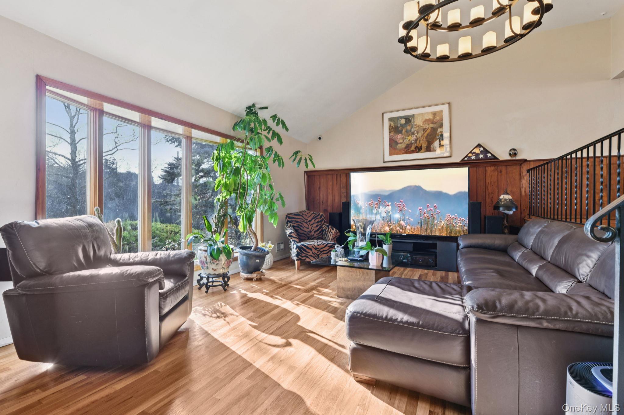 14 Fairway Drive, Great Neck, NY 11020