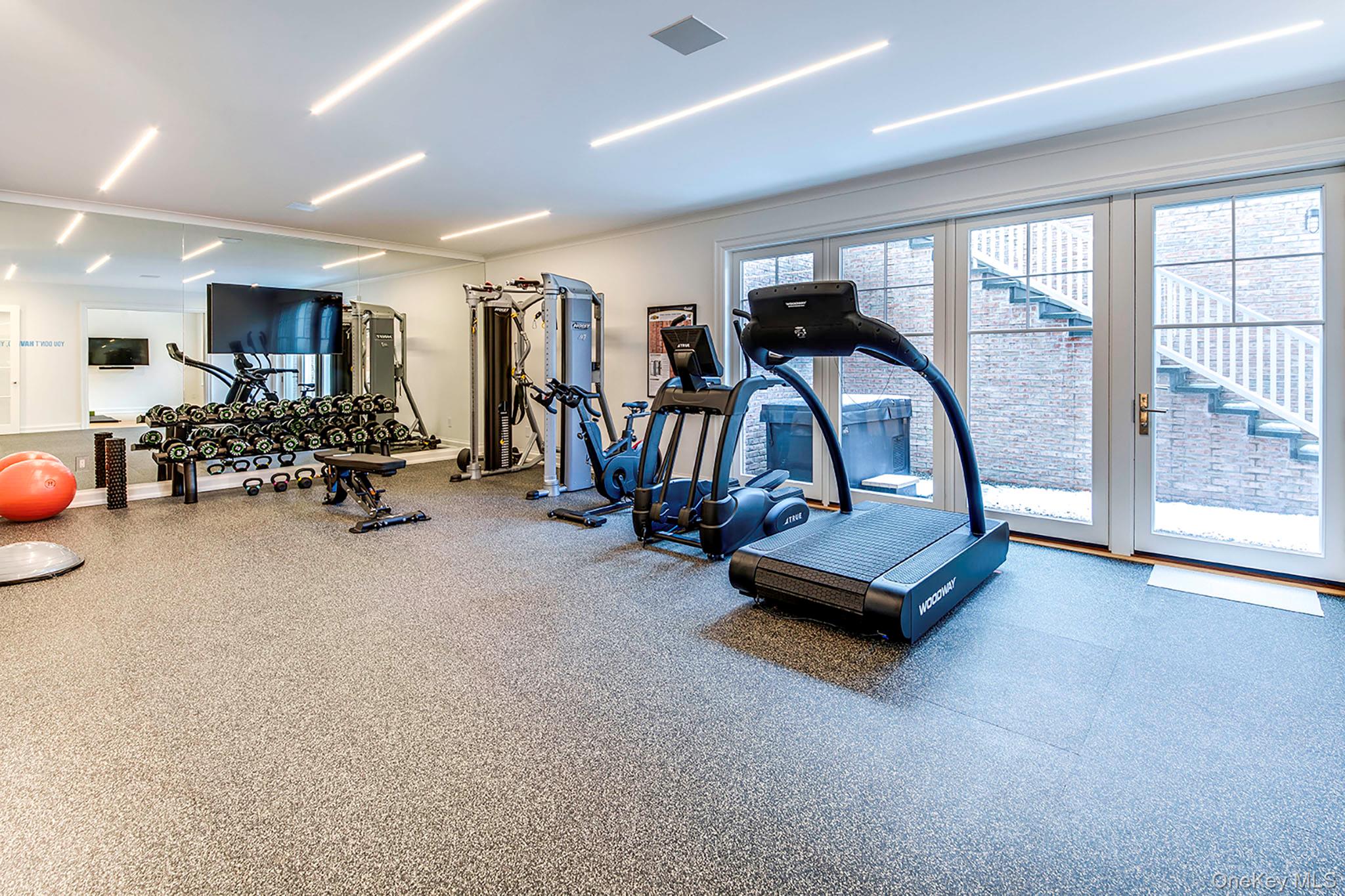 10 Pondview Lane, East Hampton, NY 11937