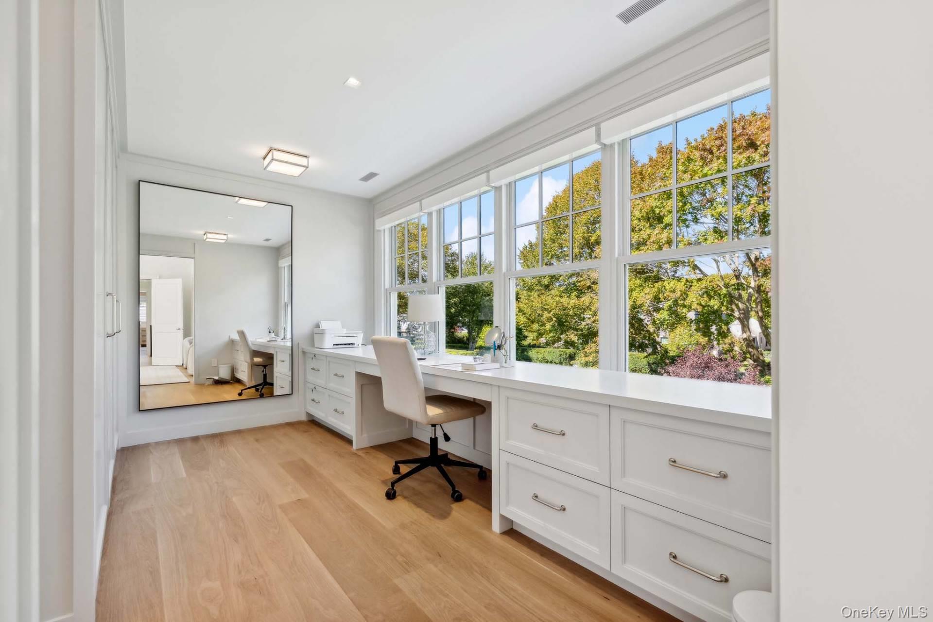 10 Pondview Lane, East Hampton, NY 11937