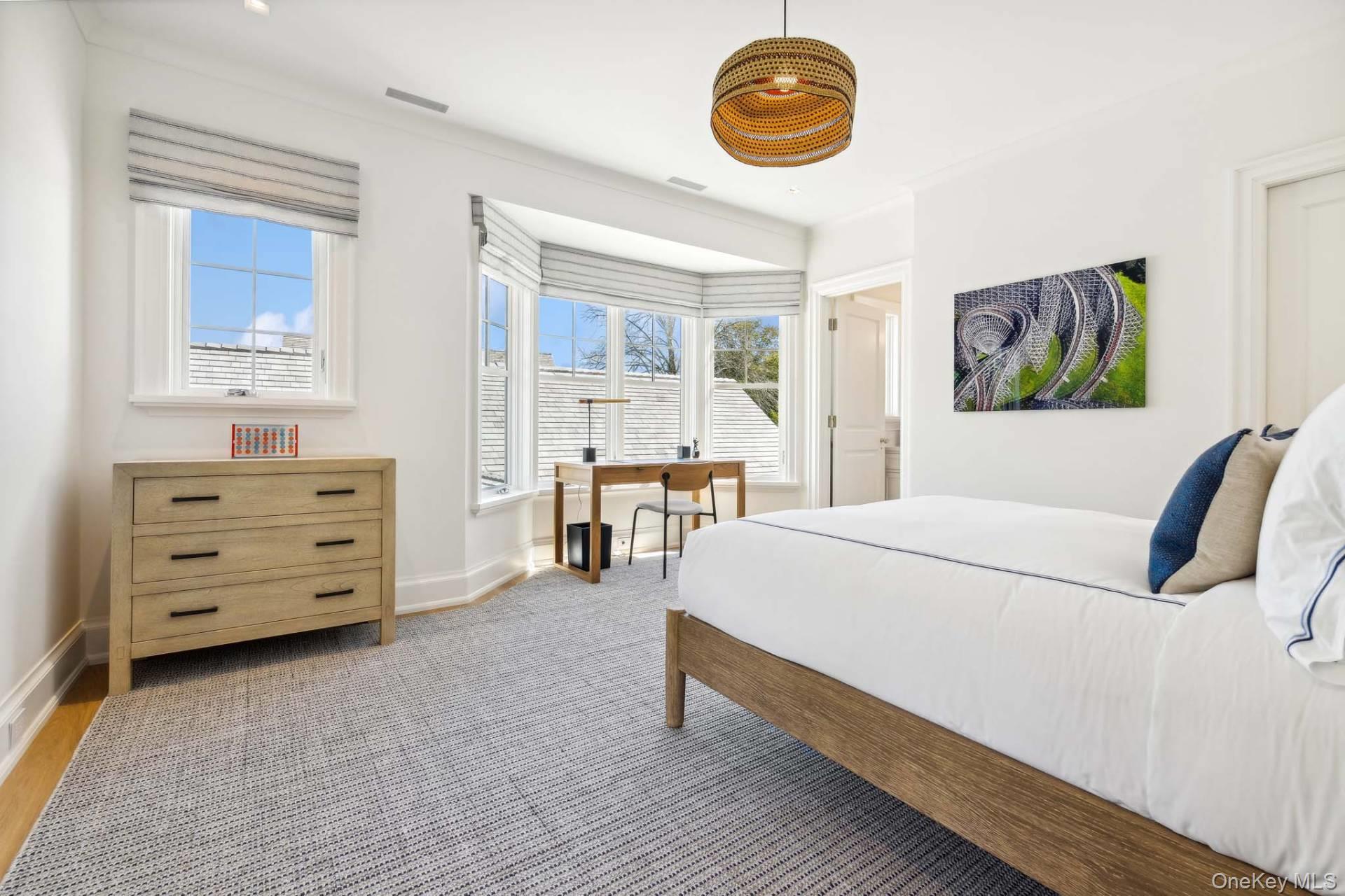 10 Pondview Lane, East Hampton, NY 11937