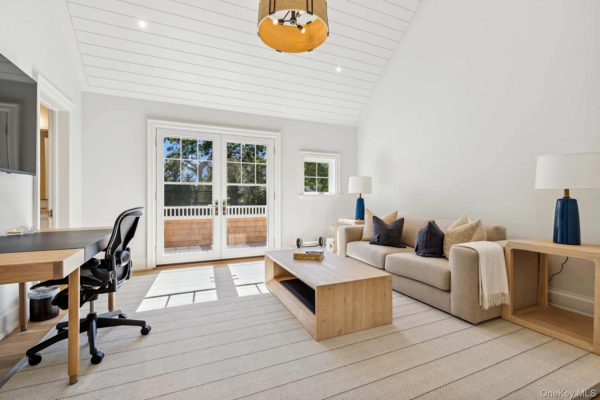 10 Pondview Lane, East Hampton, NY 11937