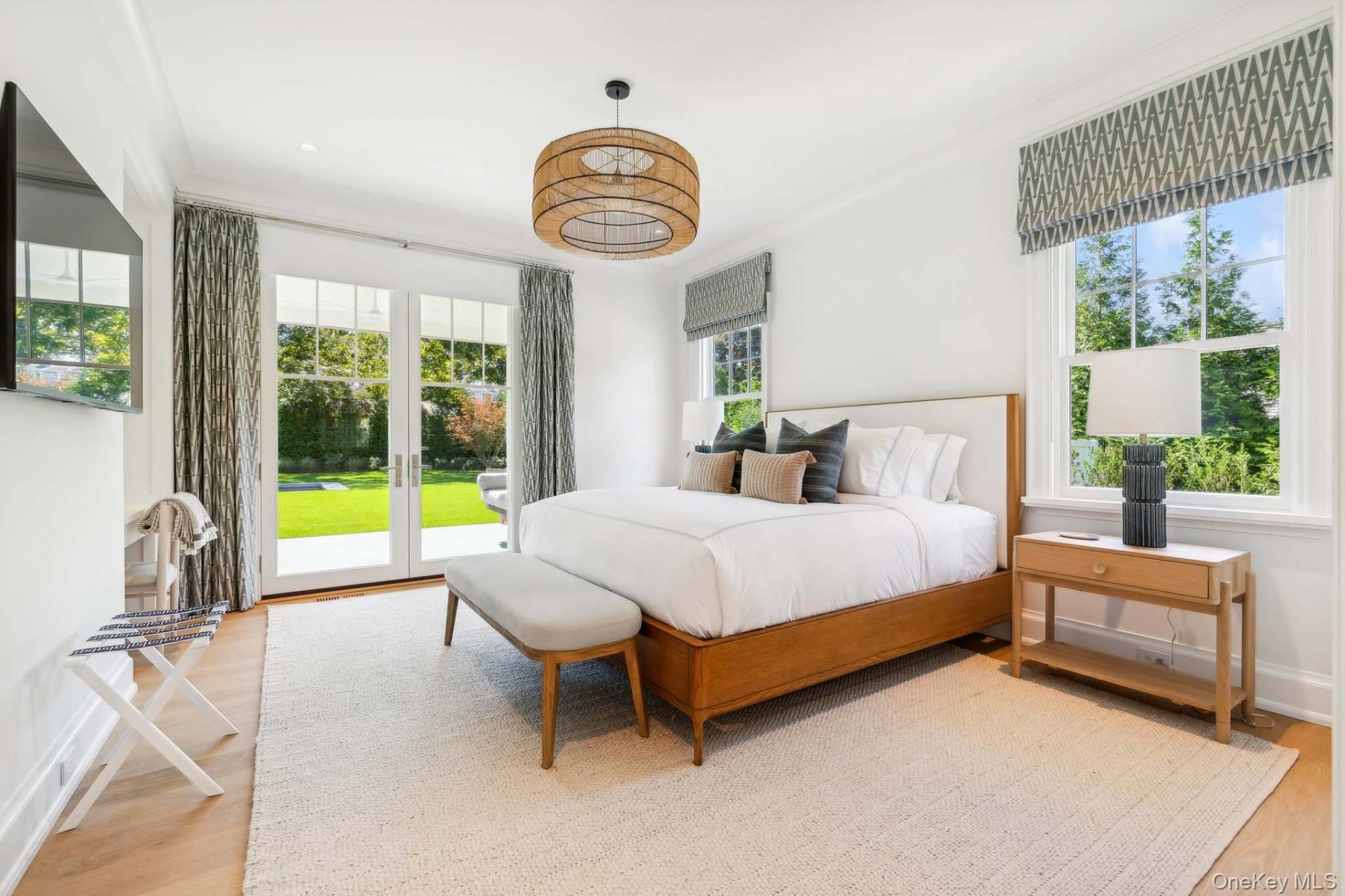 10 Pondview Lane, East Hampton, NY 11937