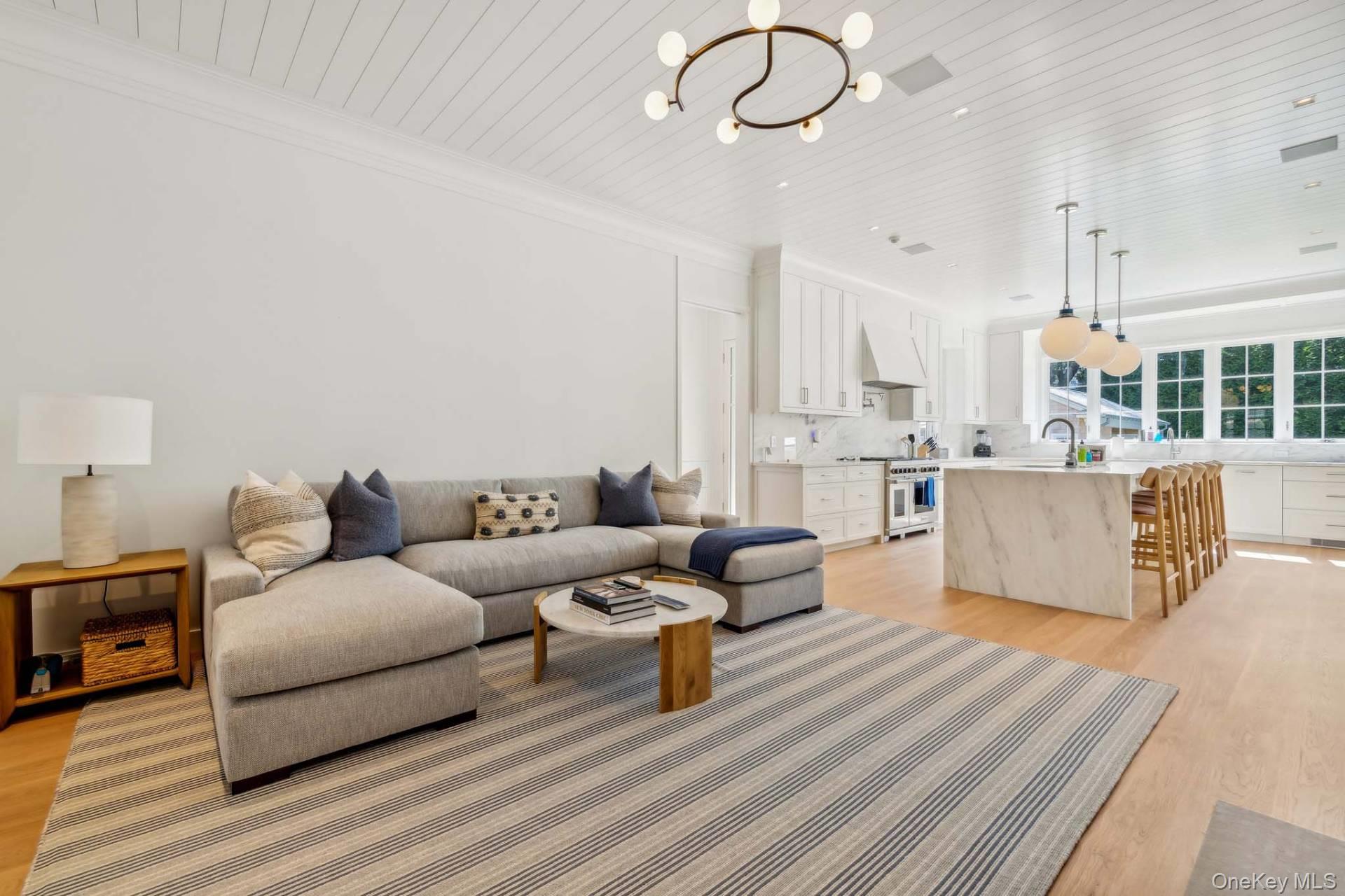 10 Pondview Lane, East Hampton, NY 11937