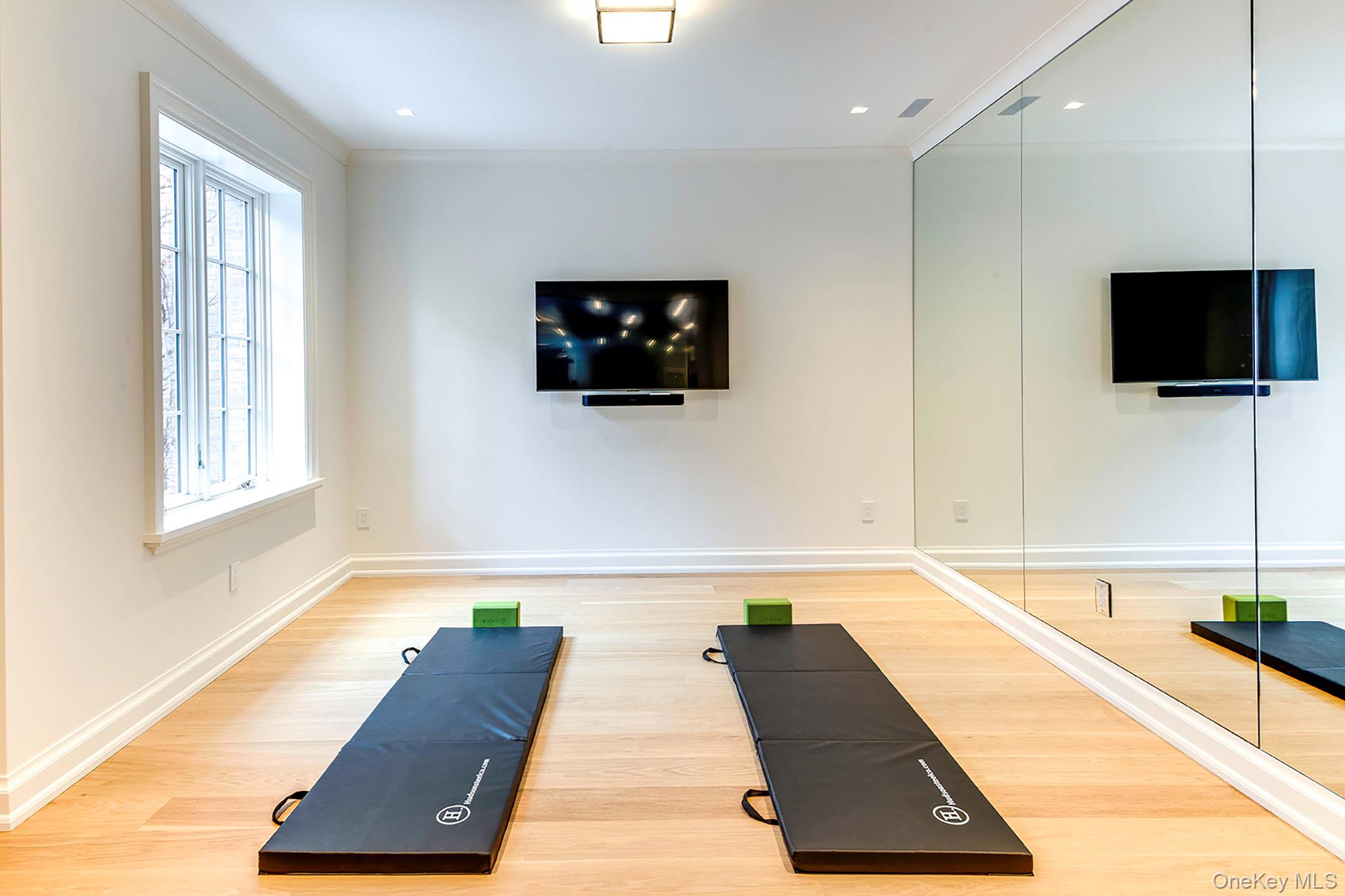 10 Pondview Lane, East Hampton, NY 11937