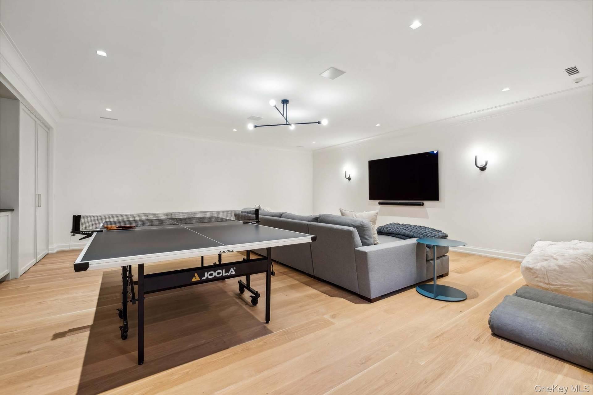 10 Pondview Lane, East Hampton, NY 11937