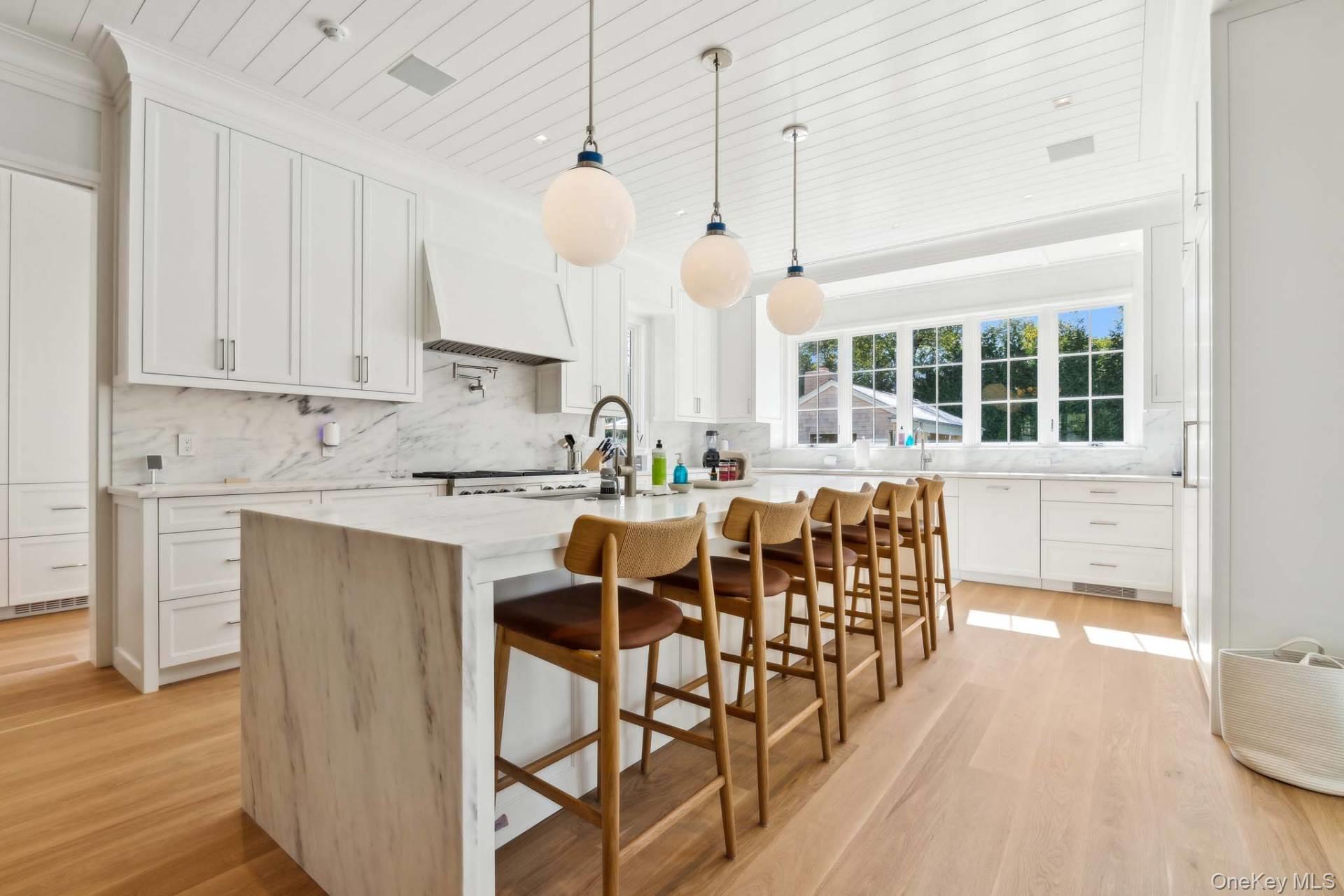 10 Pondview Lane, East Hampton, NY 11937